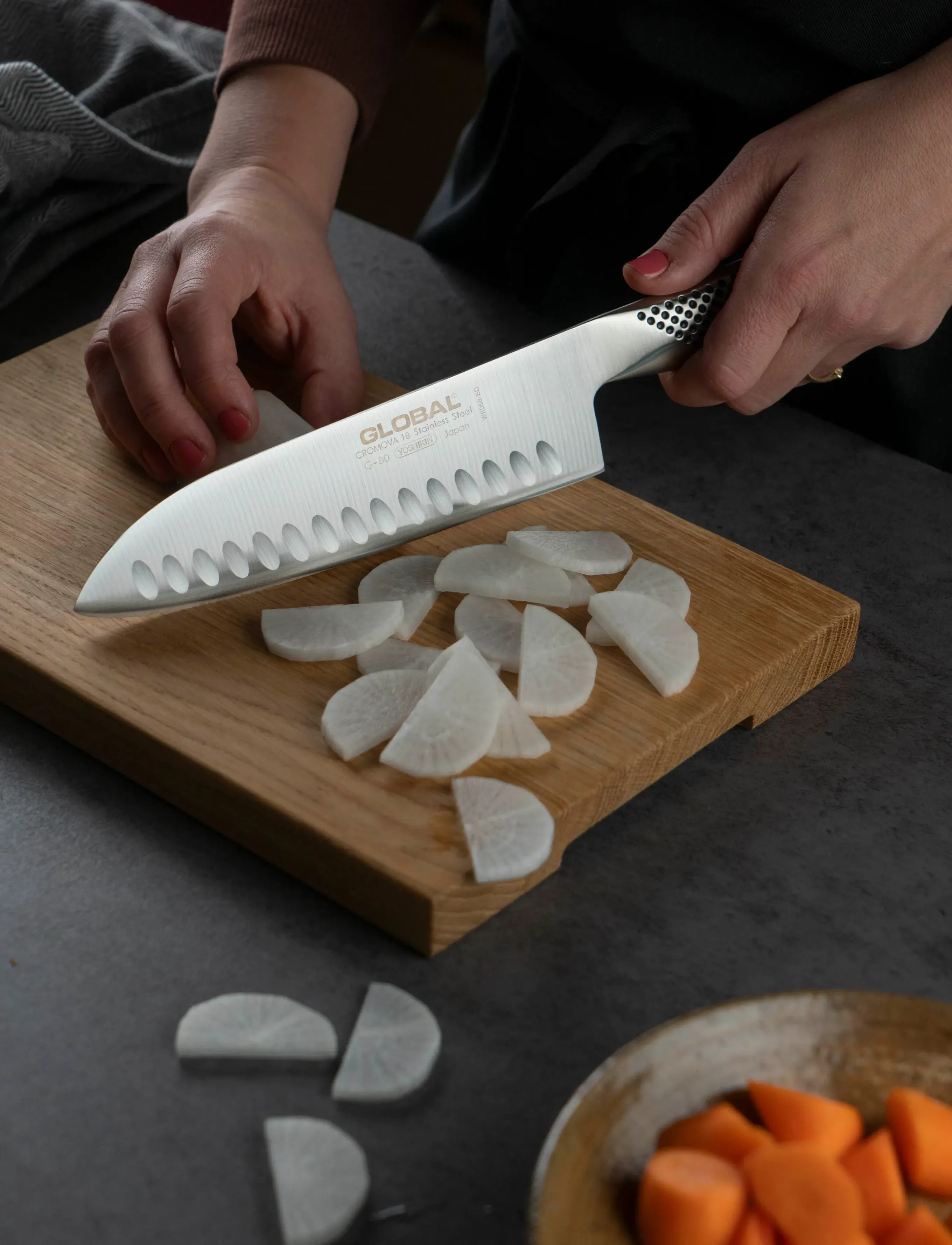 GLOBAL - Santoku fluted 18 cm - santoku-veitset - staineless steel - 2