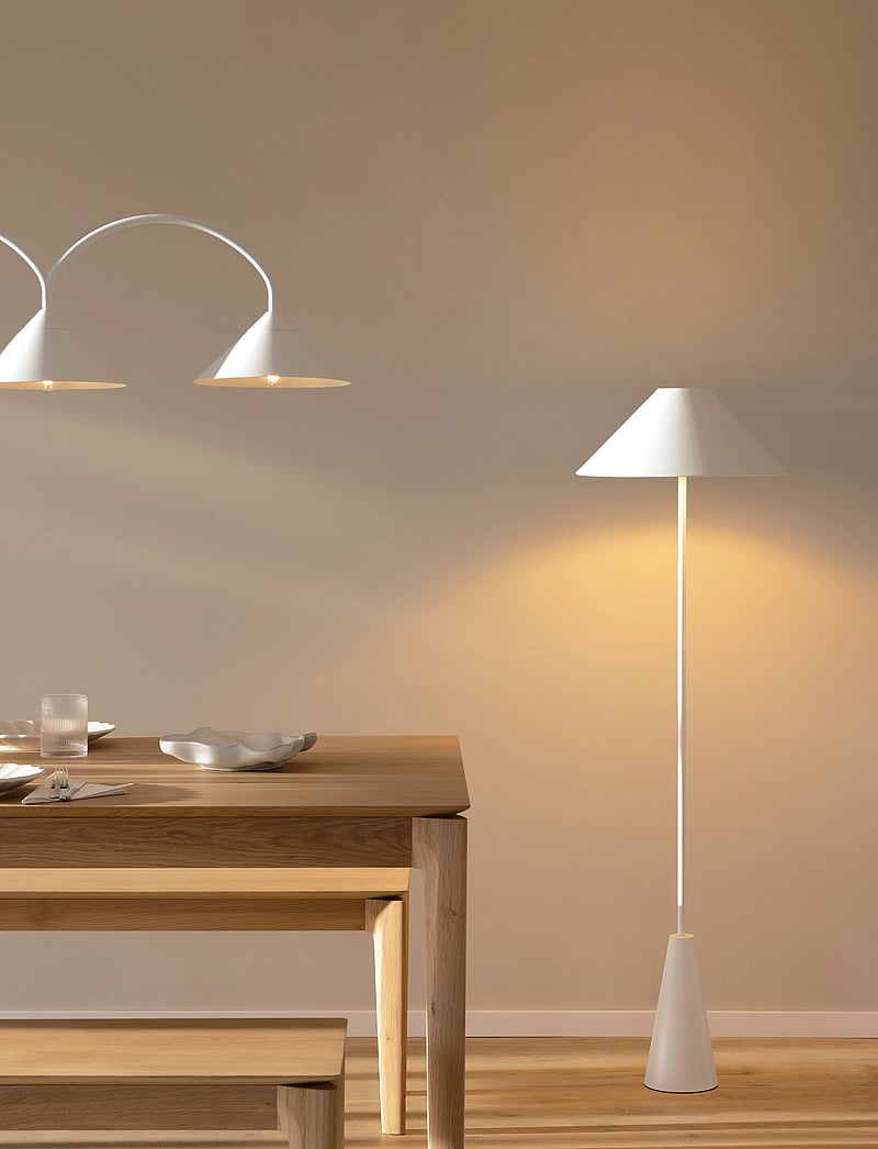 Globen Lighting - Floor lamp Cannes - stehlampen - white - 0