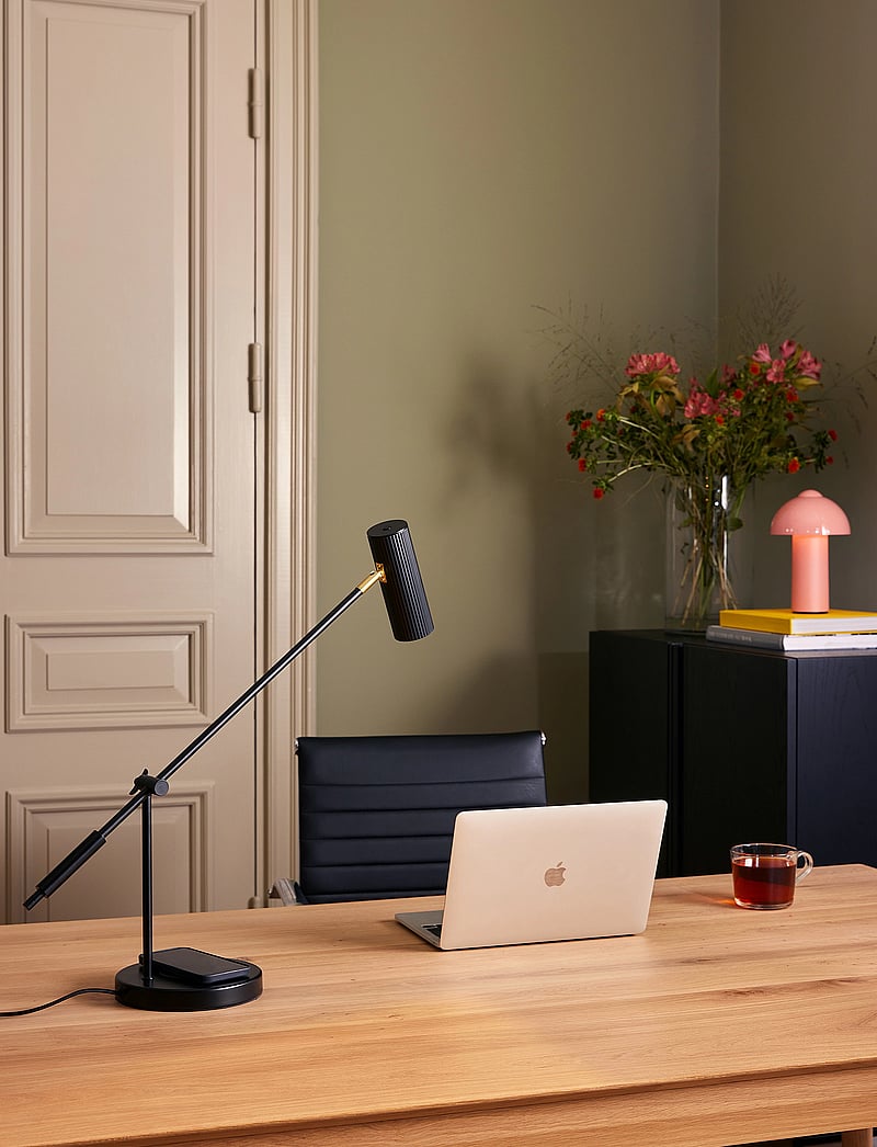 Globen Lighting - Table Lamp Hubble Read with wireless charging Black - schreibtisch- & tischlampen - black - 0