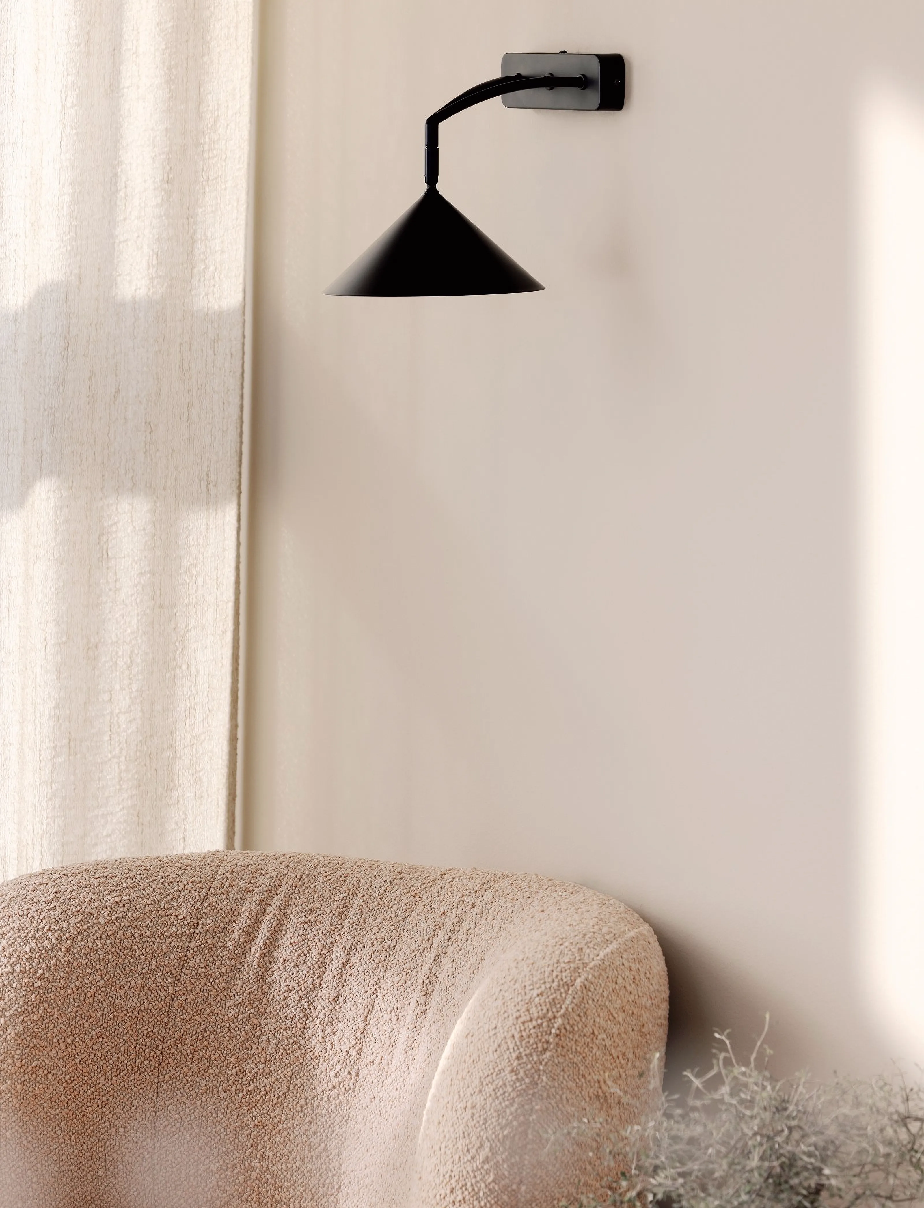 Globen Lighting Væglampe Curve, Ø 20 cm, Black, Lamper > Væglamper, Unisex