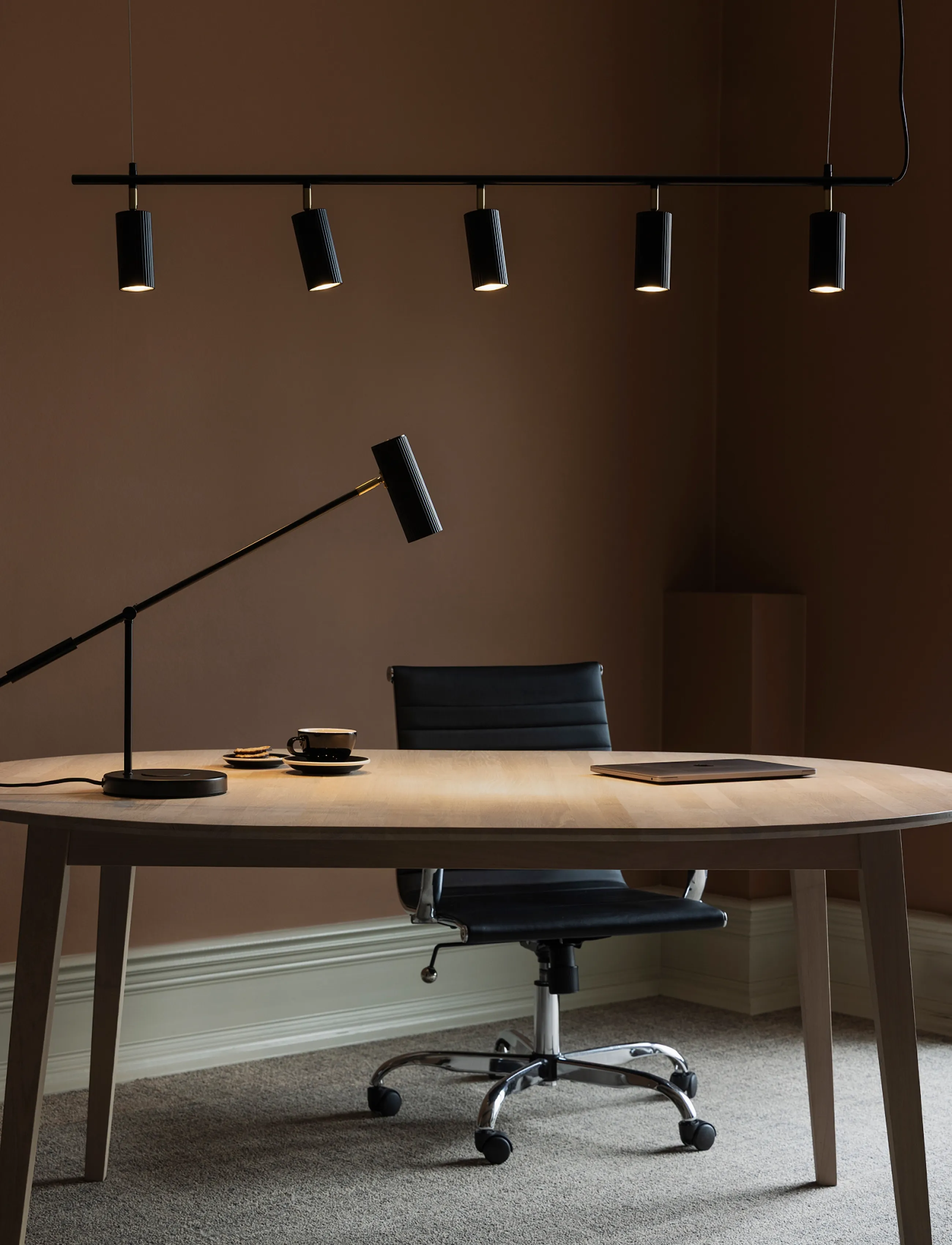 Globen Lighting - Pendant Hubble 5 long Black - pendellampor - black - 0