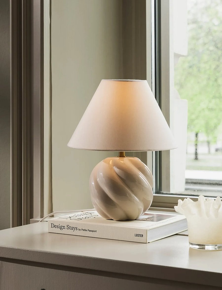 Globen Lighting - Table lamp Dahlia 24 Beige - schreibtisch- & tischlampen - beige - 0