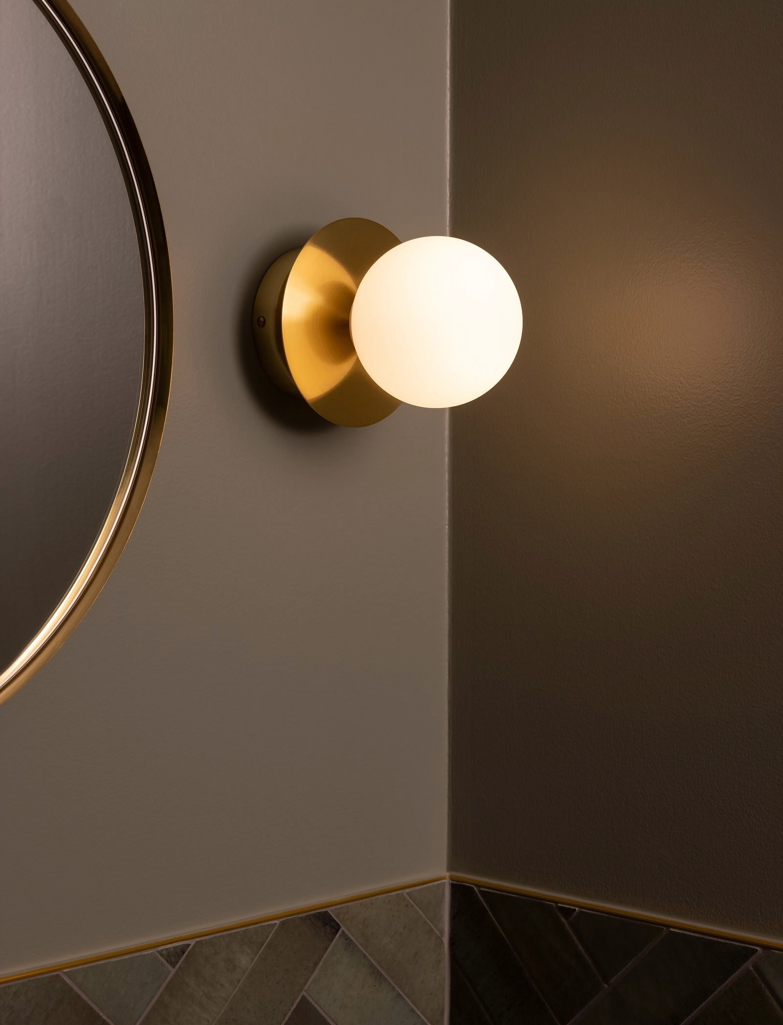 Globen Lighting - Vägglampa/Plafond Art Deco IP44 - vägglampor - brushed brass/white - 3