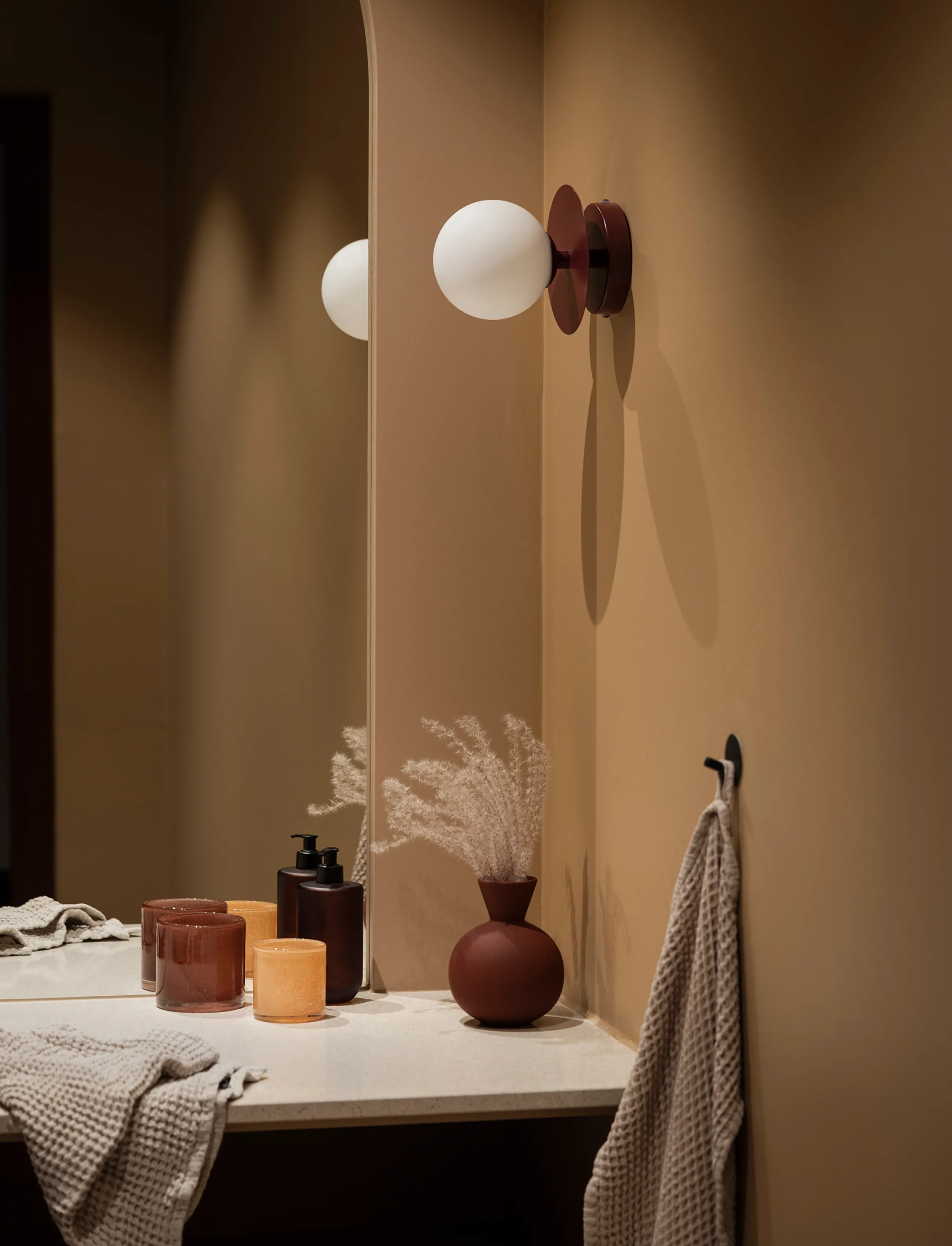 Globen Lighting - Wall lamp/ceiling lamp Art Deco IP44 Burgundy/white - væglamper - burgundy/white - 0