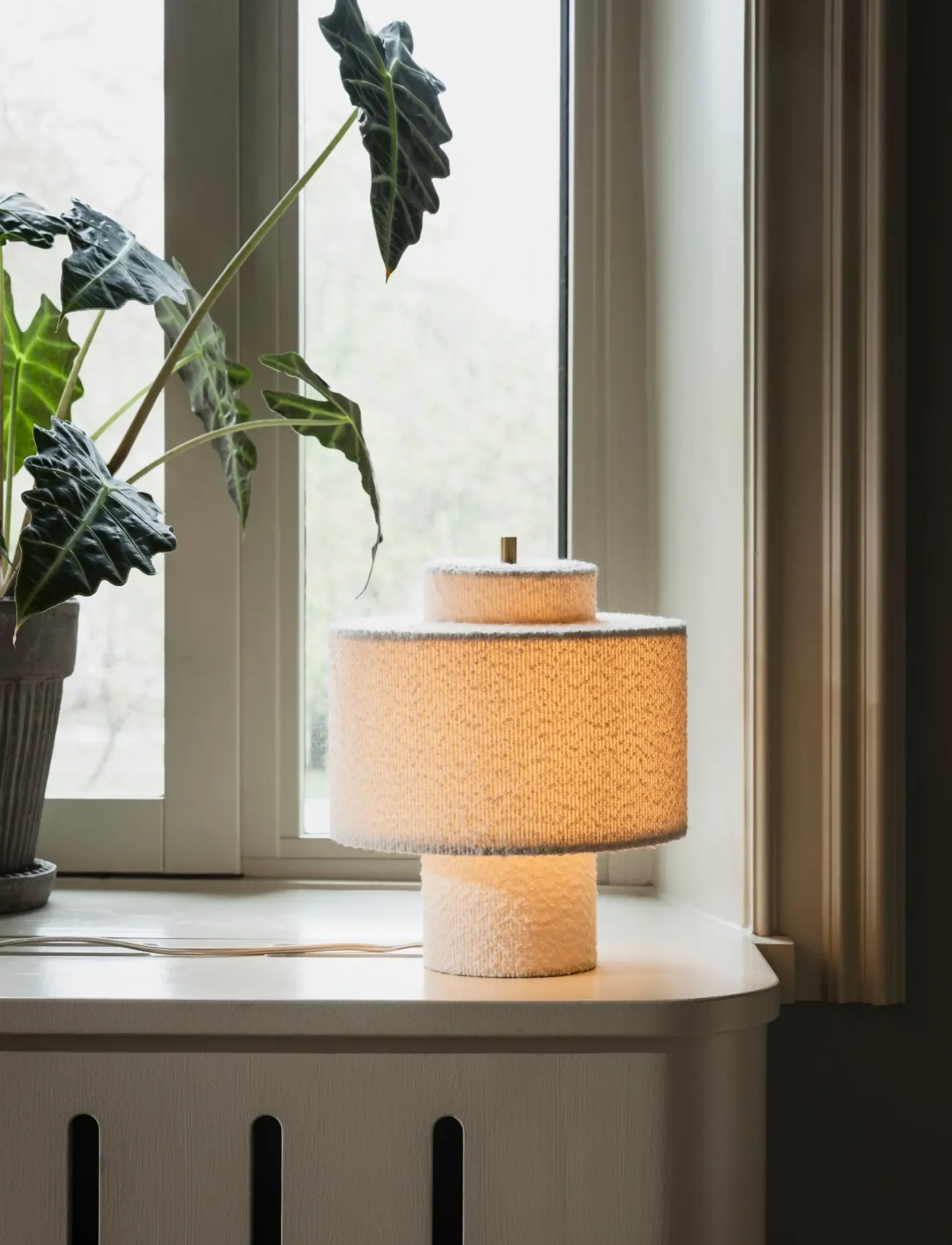 Globen Lighting Table Lamp Noah 25 White Bouclé, 25X25X31 cm, White, Lamper > Bordlamper, Unisex