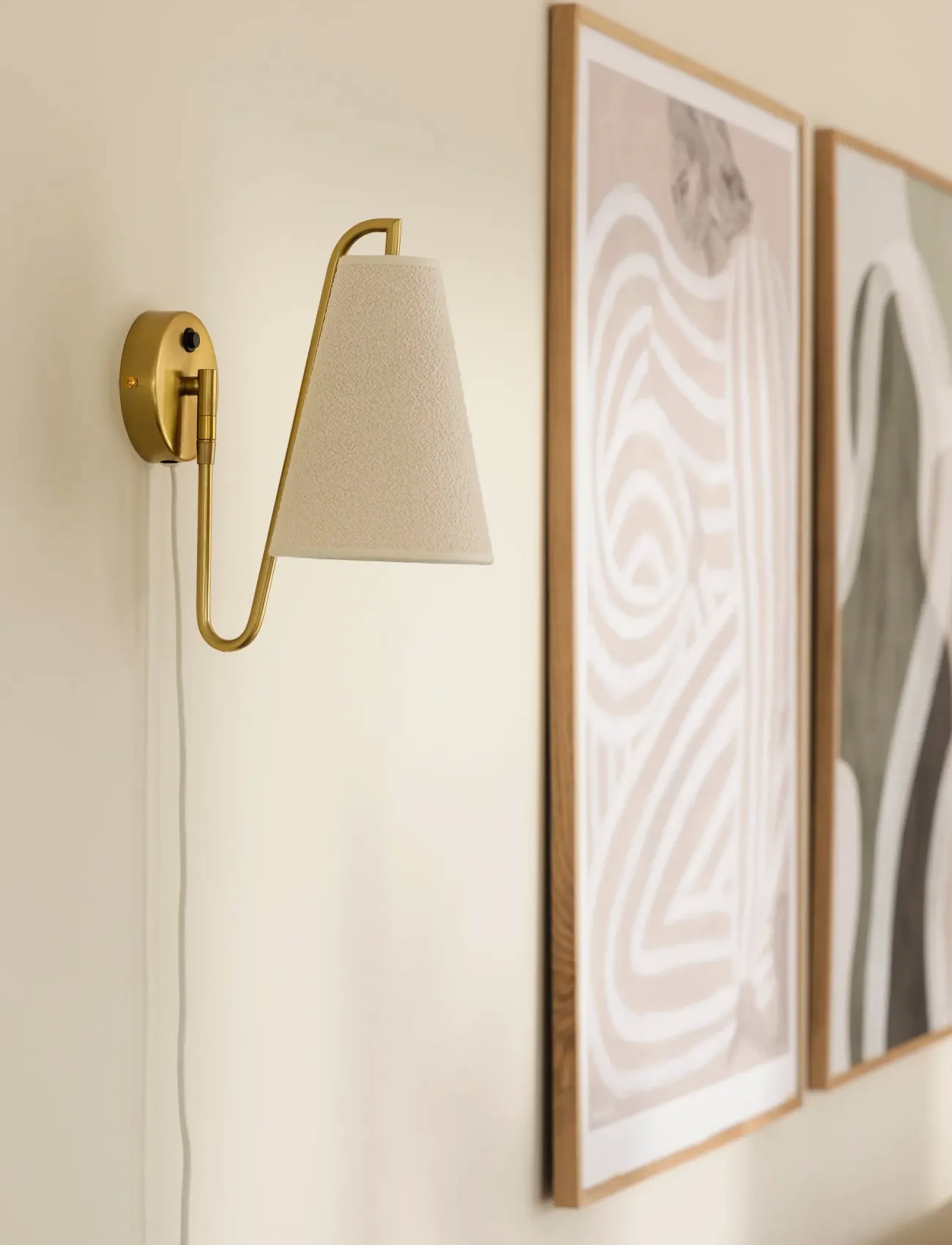 Globen Lighting - Wall lamp Lou White bouclé/brushed brass - væglamper - white bouclÉ/brushed bras - 3