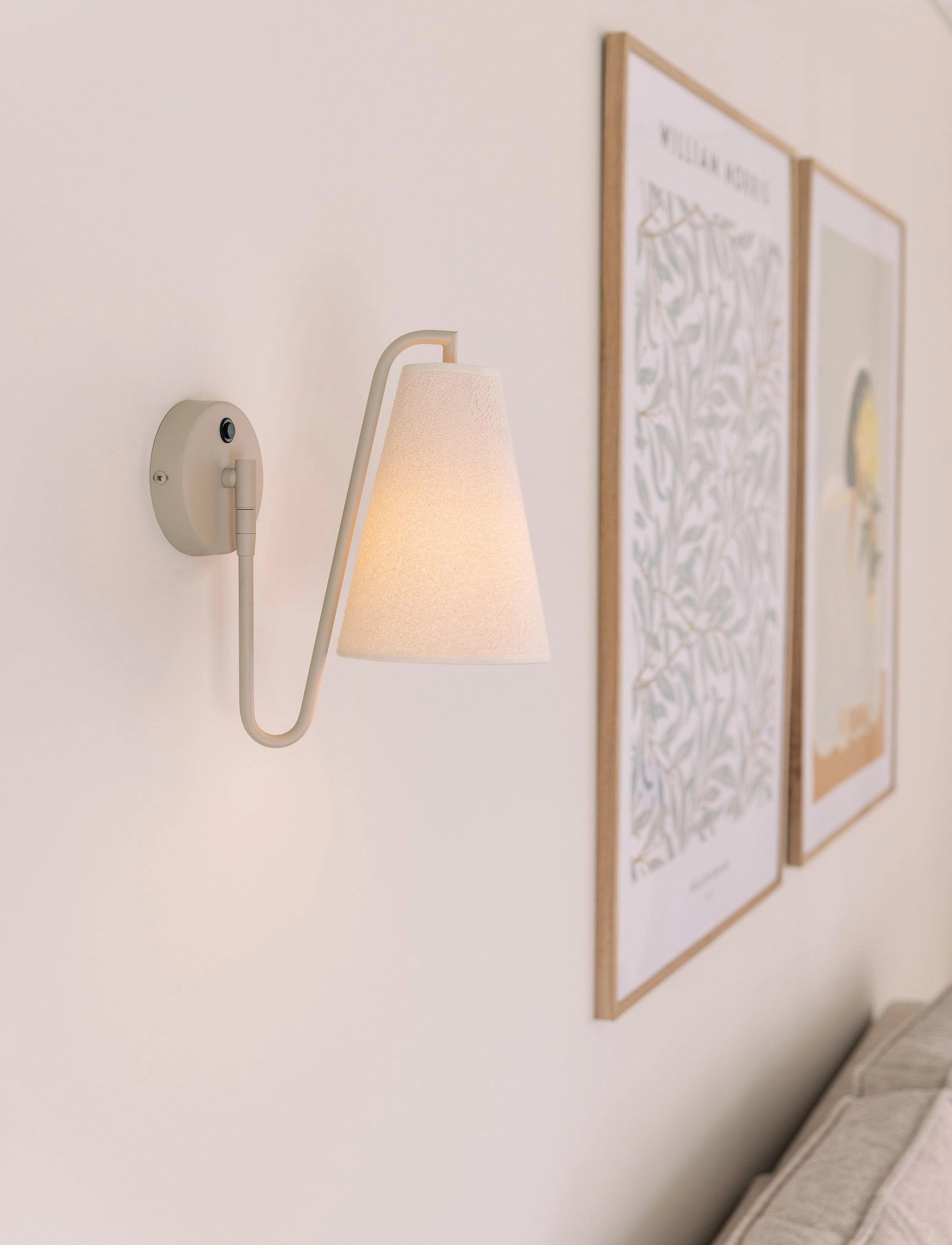 Globen Lighting - Wall lamp Lou White bouclé/brushed brass - seinalambid - beige - 3