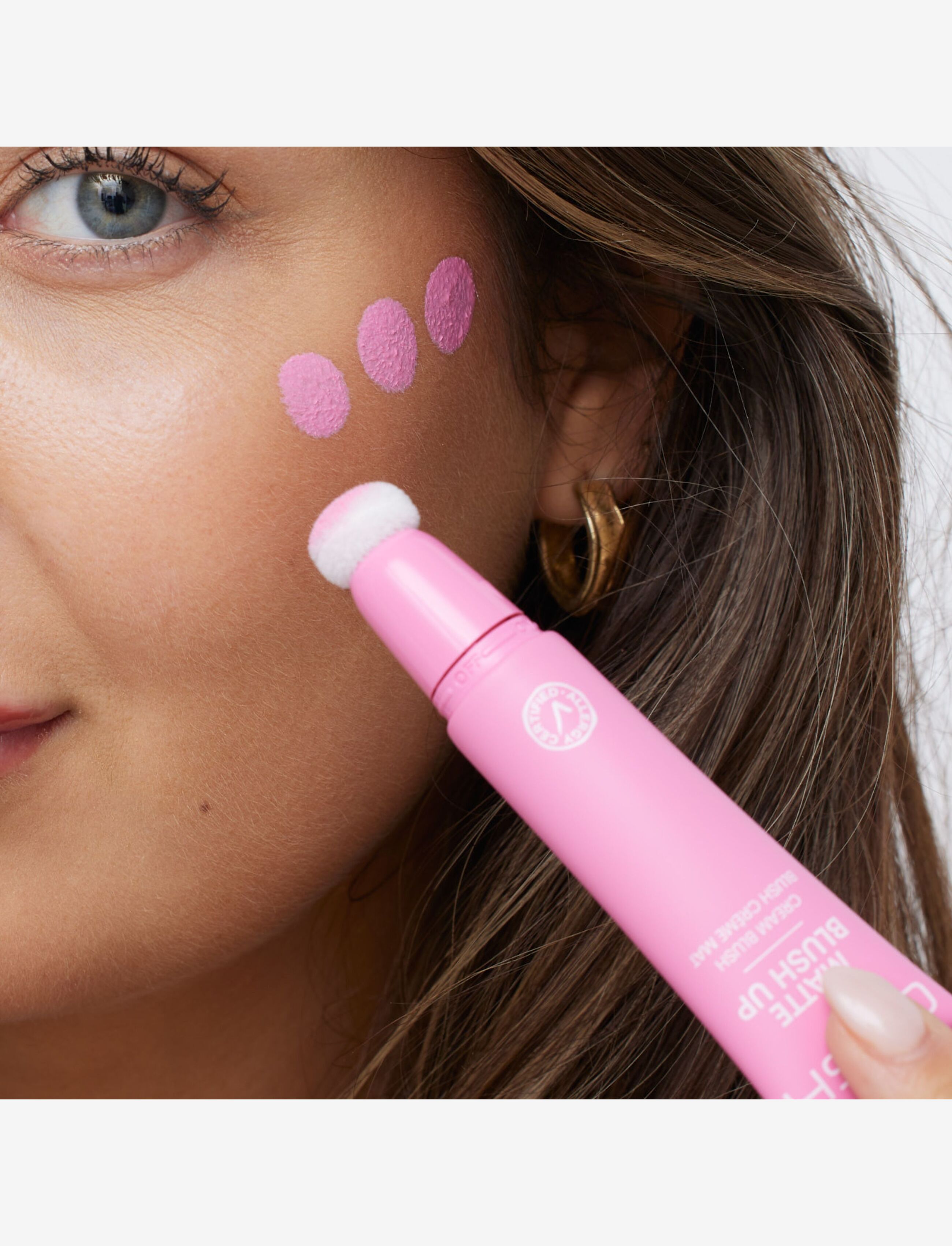 GOSH COPENHAGEN - GOSH Matte Blush Up - smink - hot pink 001 - 3