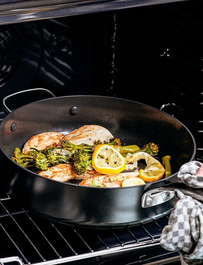 Greenpan - Skillet 28cm/4.3L with lid + helper handle - praepannid ja pannid - black - 2
