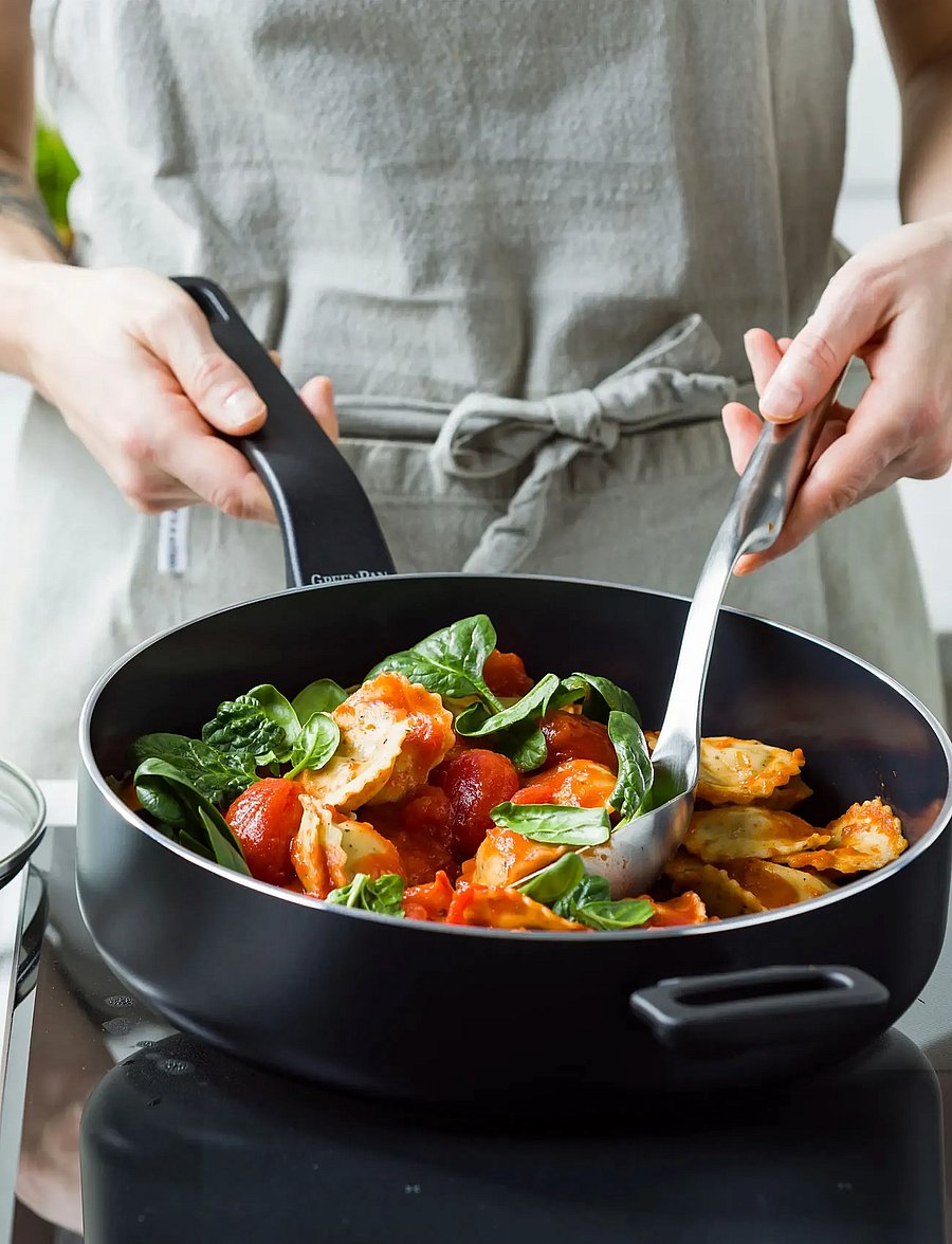 Greenpan - Skillet 28cm/3.1L with lid + helper handle - stieltöpfe - black - 2