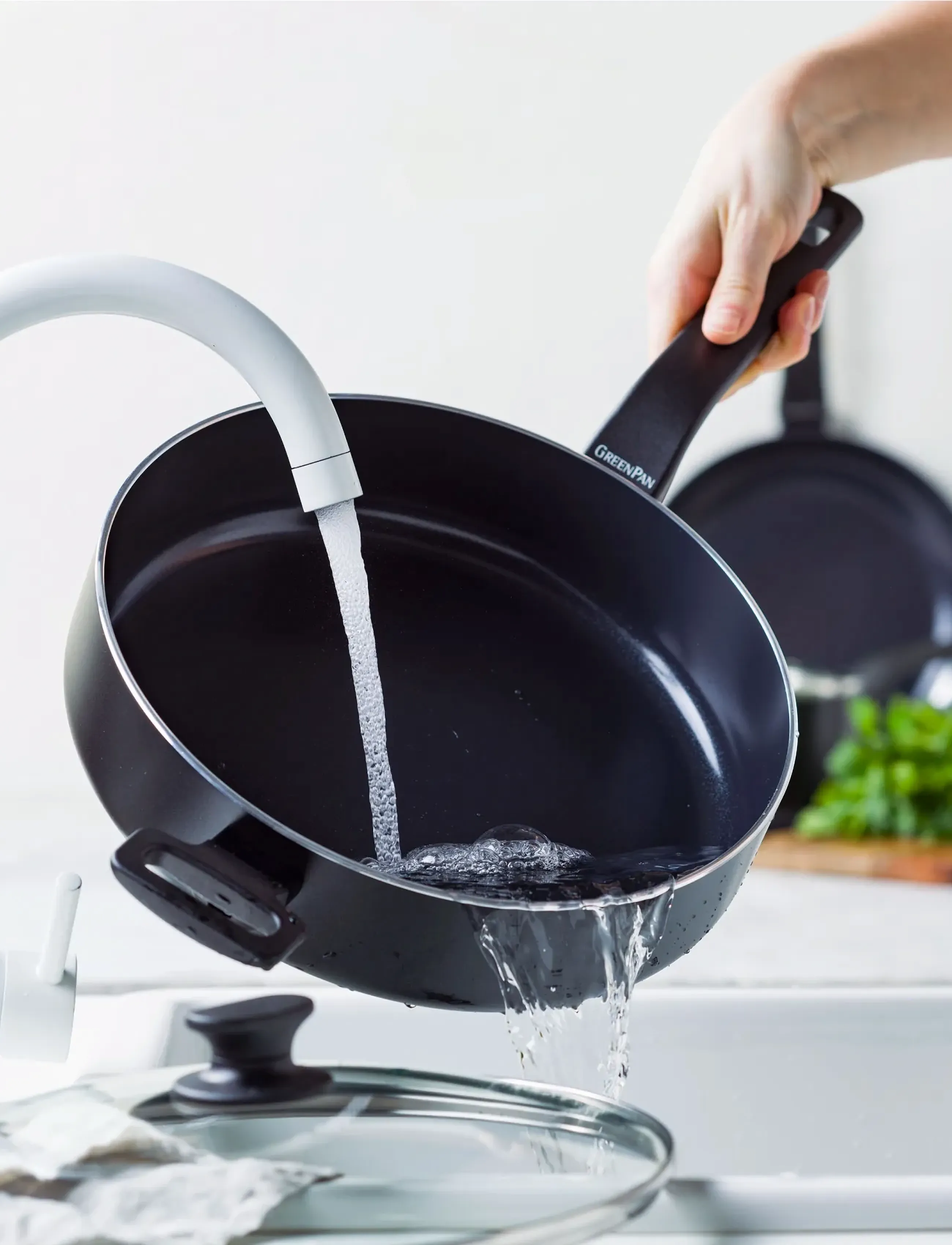 Greenpan - Skillet 28cm/3.1L with lid + helper handle - saucepans - black - 4
