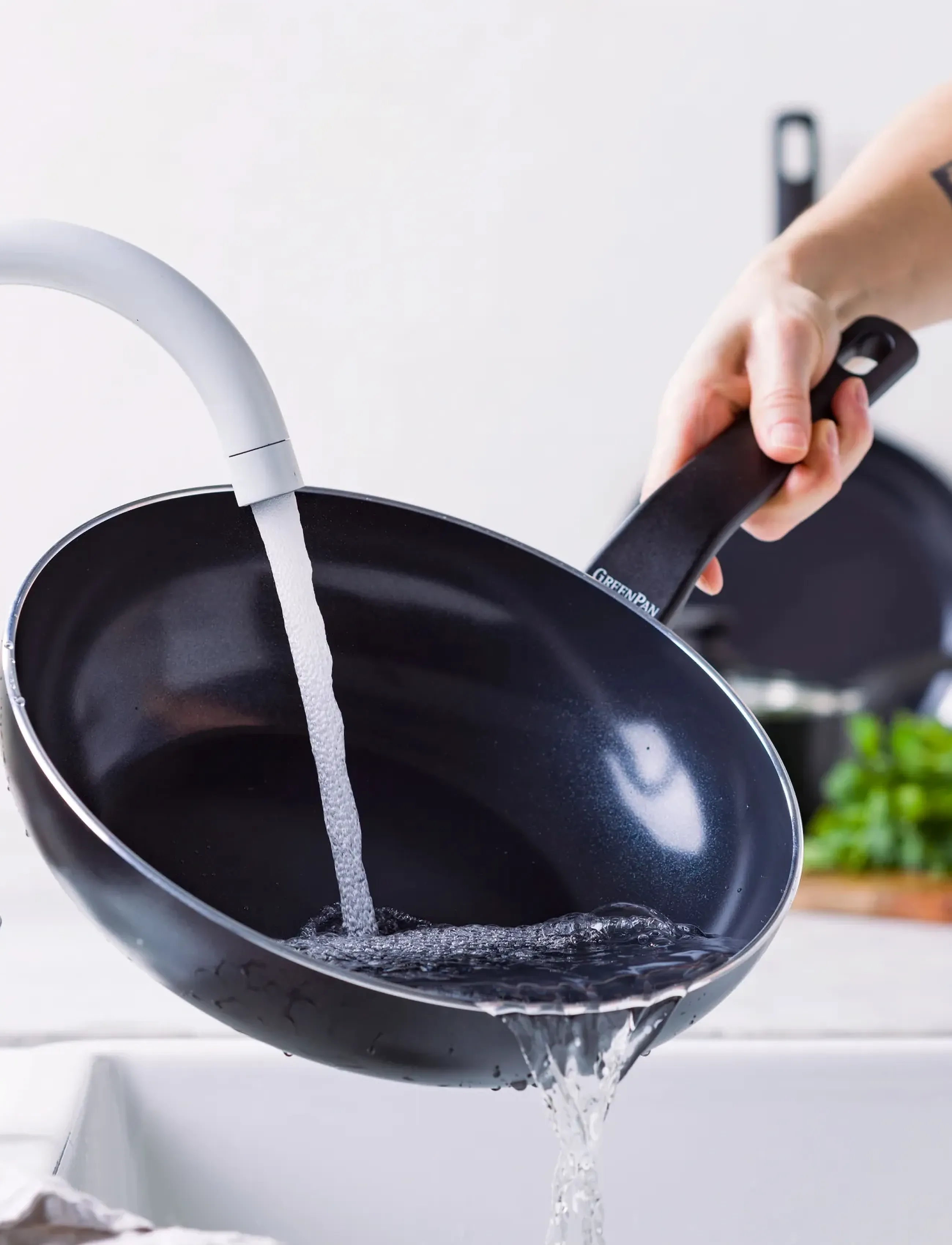 Greenpan - Wok 28cm/3.69L - woks - black - 4