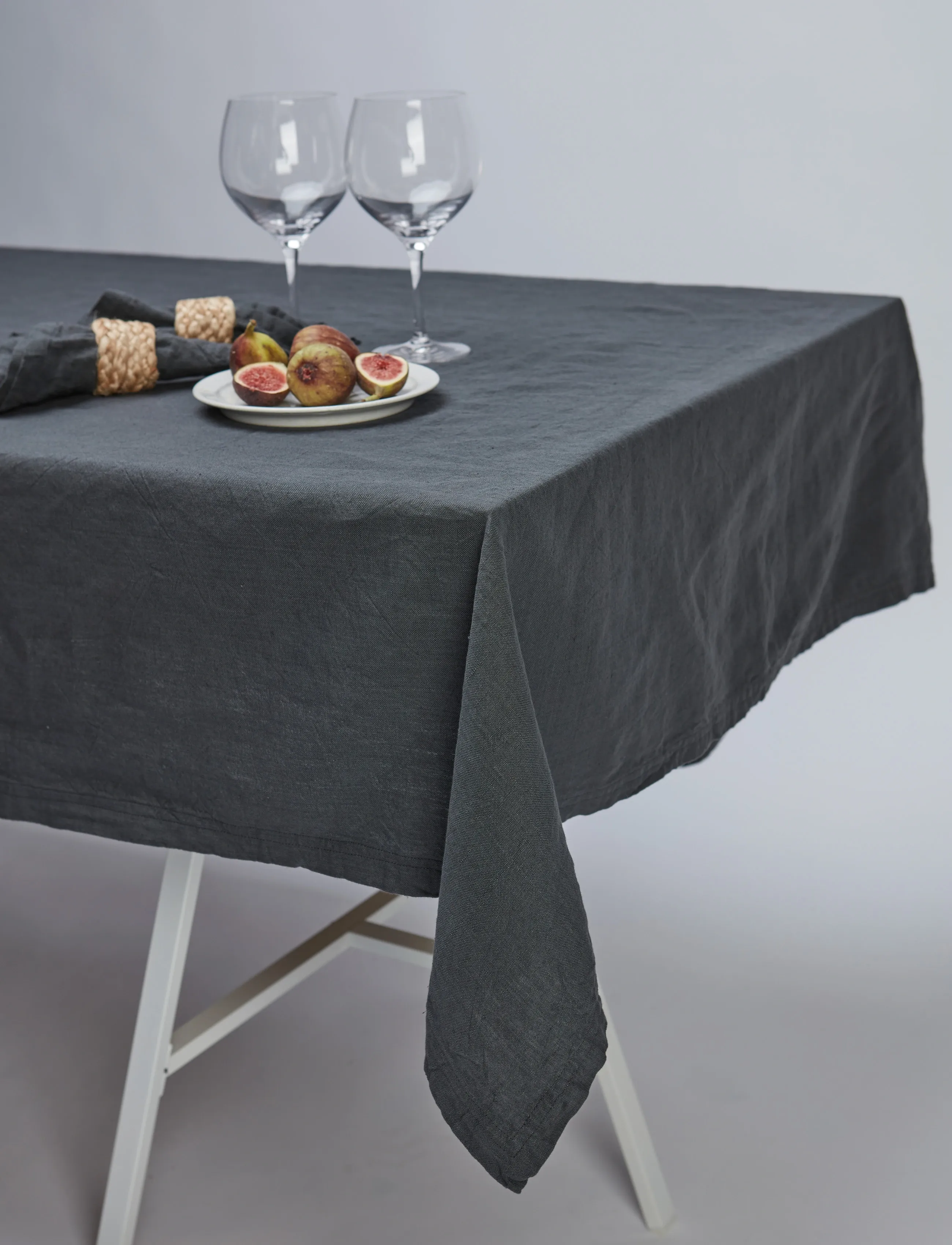 Gripsholm - TABLE CLOTH LINEN BLEND ANTHRACITE 145x310 - tischdecken & tischläufer - anthracite - 3