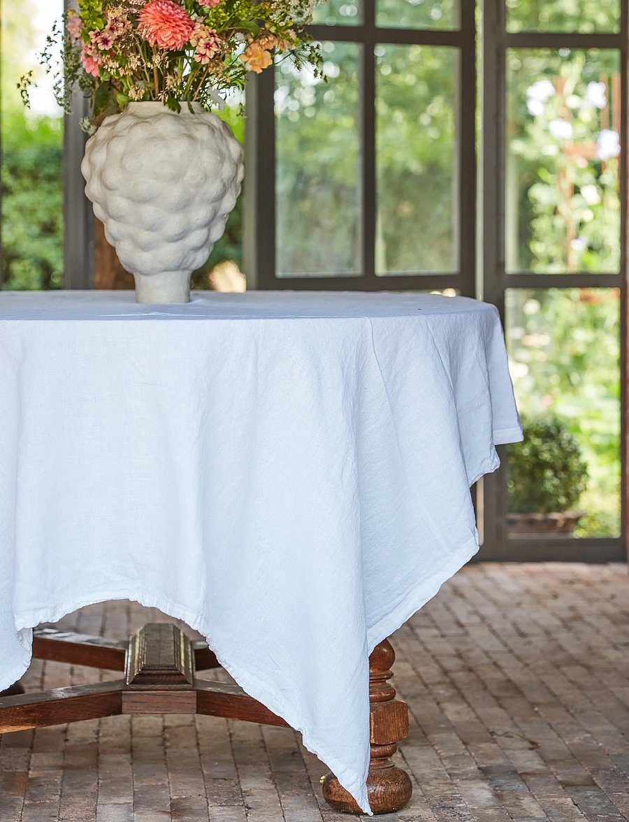 Gripsholm - TABLE CLOTH LINEN BLEND ANTHRACITE 145x310 - laudlinad - white - 4