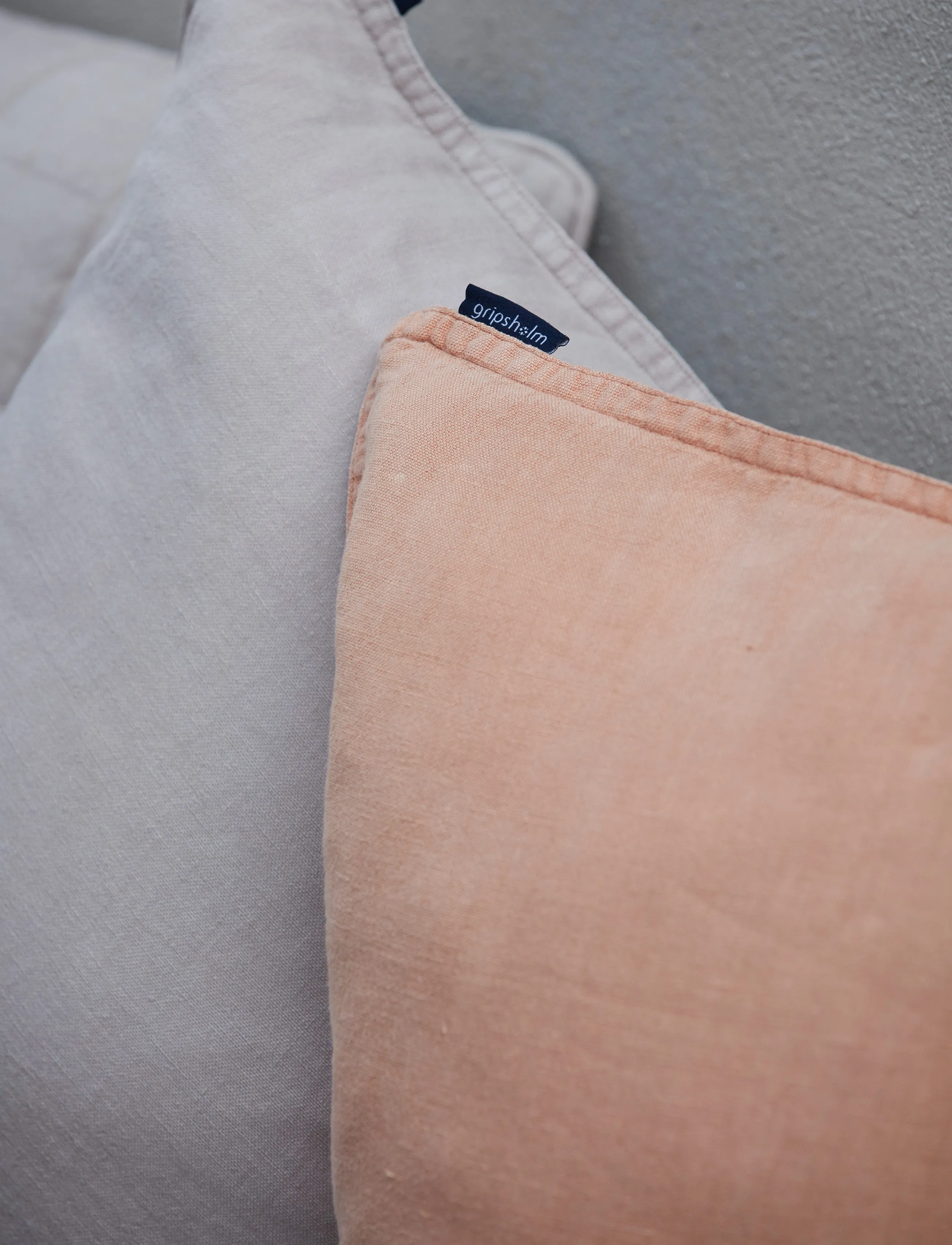 Gripsholm - CUSHION COVER WASHED LINEN TOAST 50x50 - pudebetræk - toast - 2