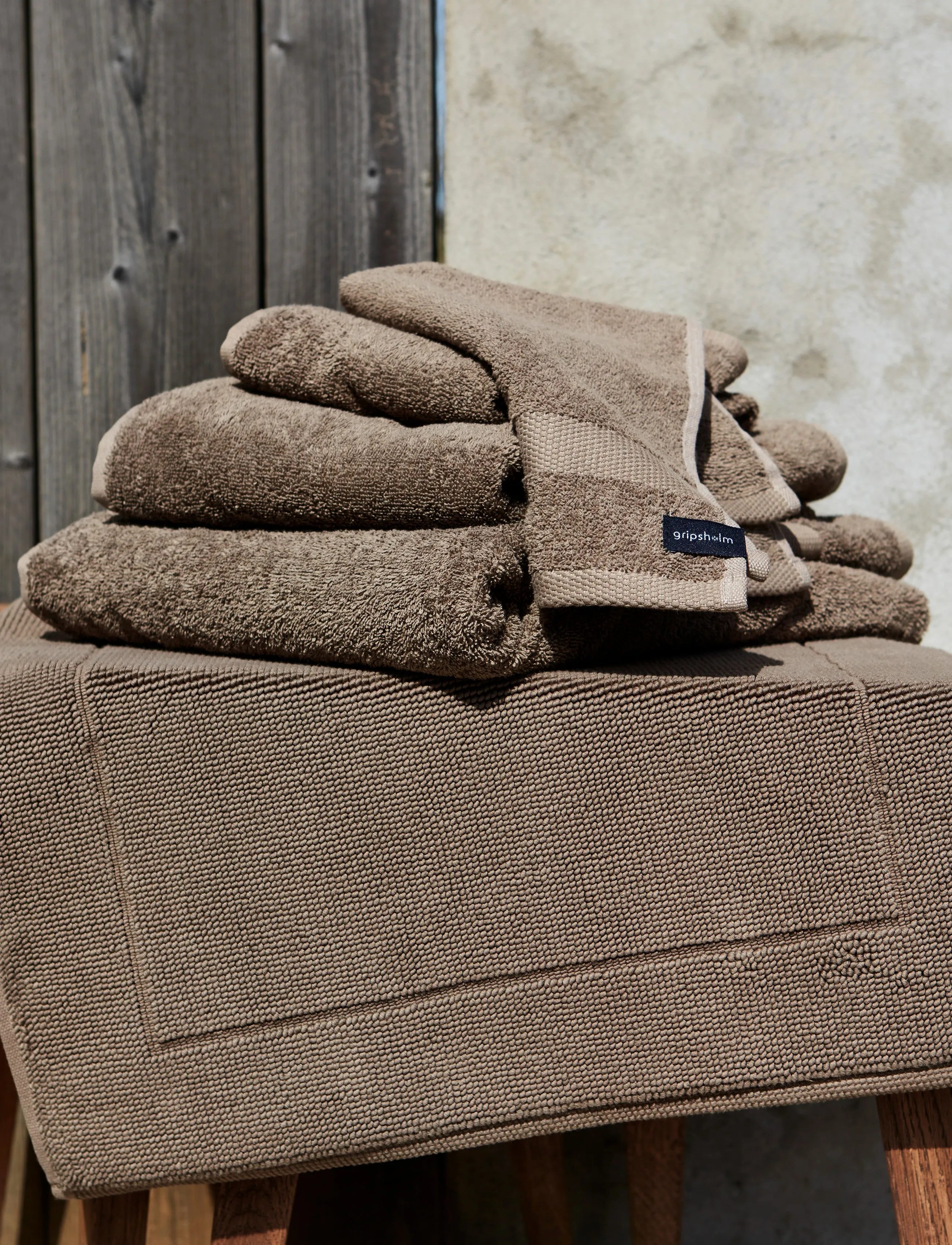 Gripsholm - GUEST TOWEL GRIPSHOLM FLINT GREY 30X50 - bath towels - walnut - 2