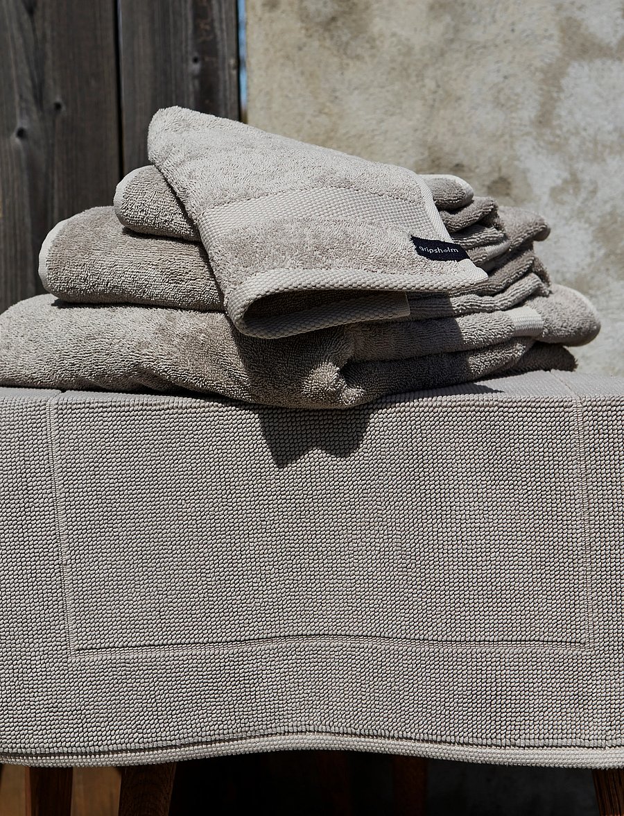 Gripsholm - BATH TOWEL GRIPSHOLM WALNUT 70X130 - saunalinad - flint grey - 2