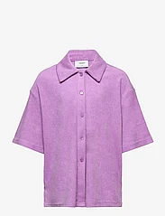 Grunt - Daisy Towelling Shirt - kurzärmlige hemden - purple - 0