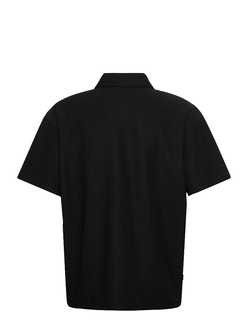 Grunt - GREsteban Plisse SS Shirt - kurzärmlige hemden - black - 1