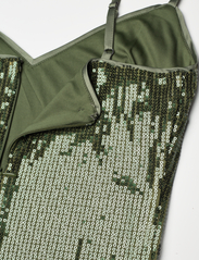 GUESS Jeans - KAYLA DRESS - vakarėlių drabužiai išparduotuvių kainomis - peyote green - 3