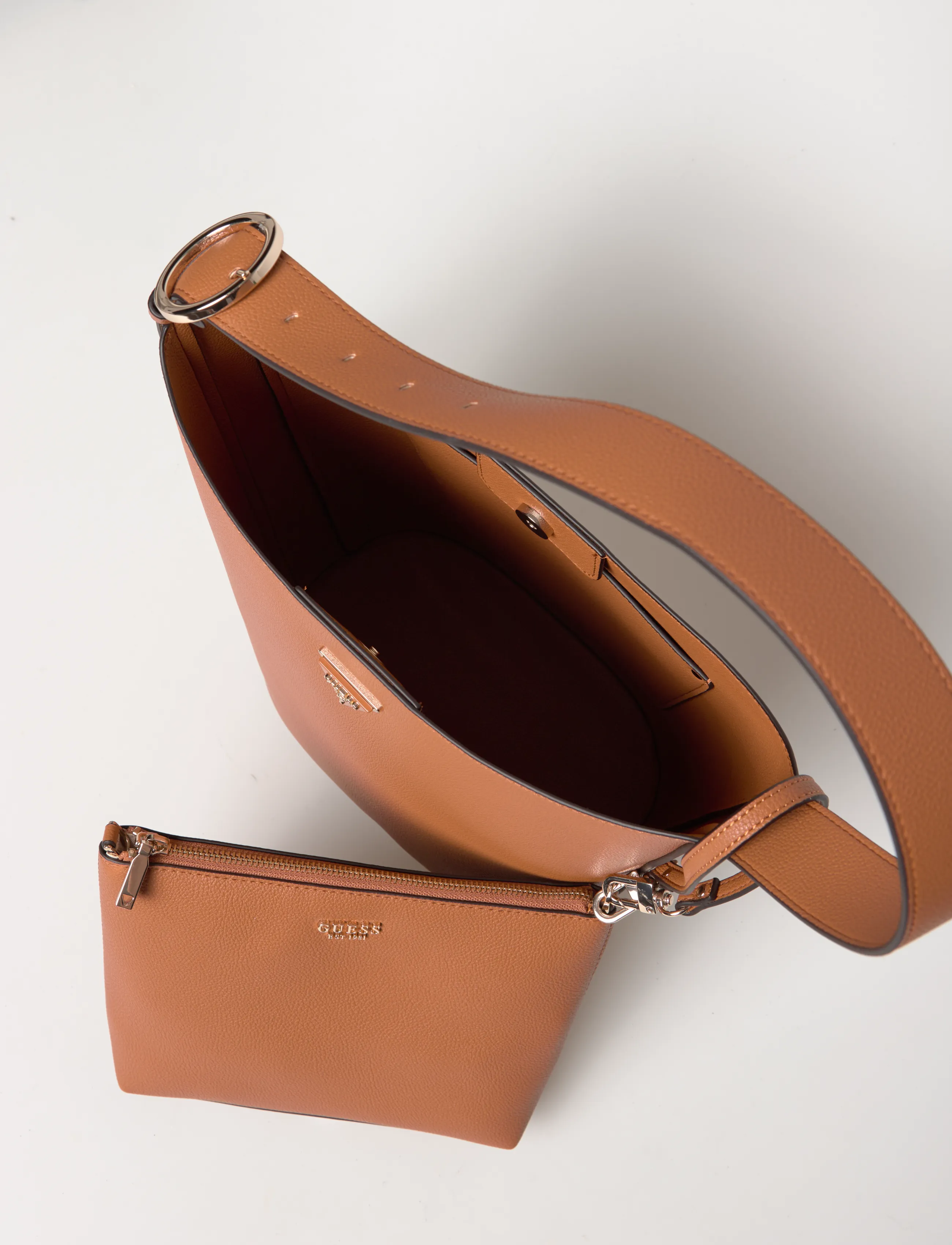 GUESS - MERIDIAN II BUCKET - bucket bags - cognac - 4