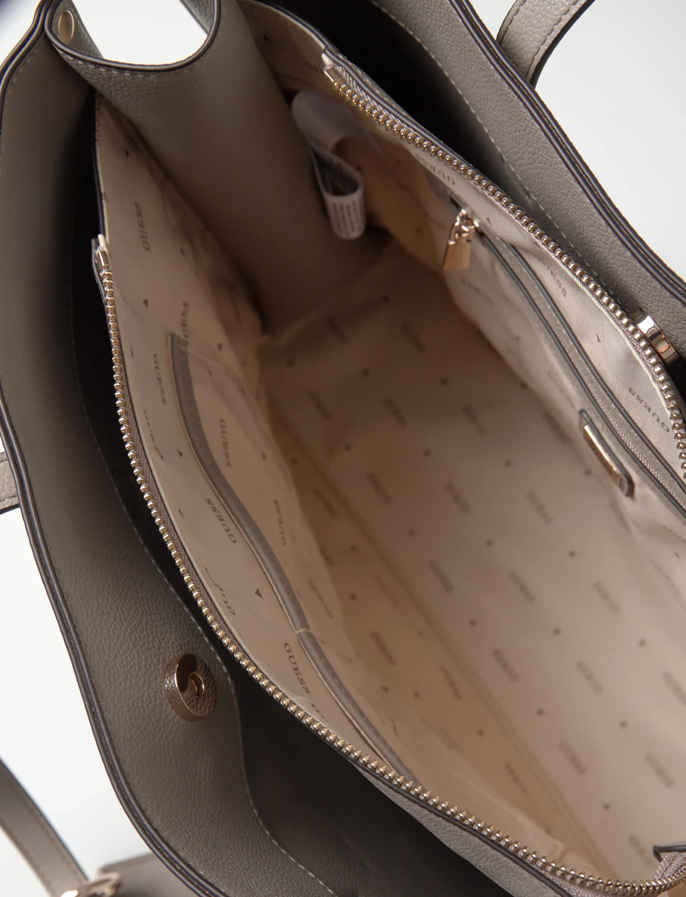 GUESS - MERIDIAN II GIRLFRIEND TOTE - tote bags - dark taupe - 4