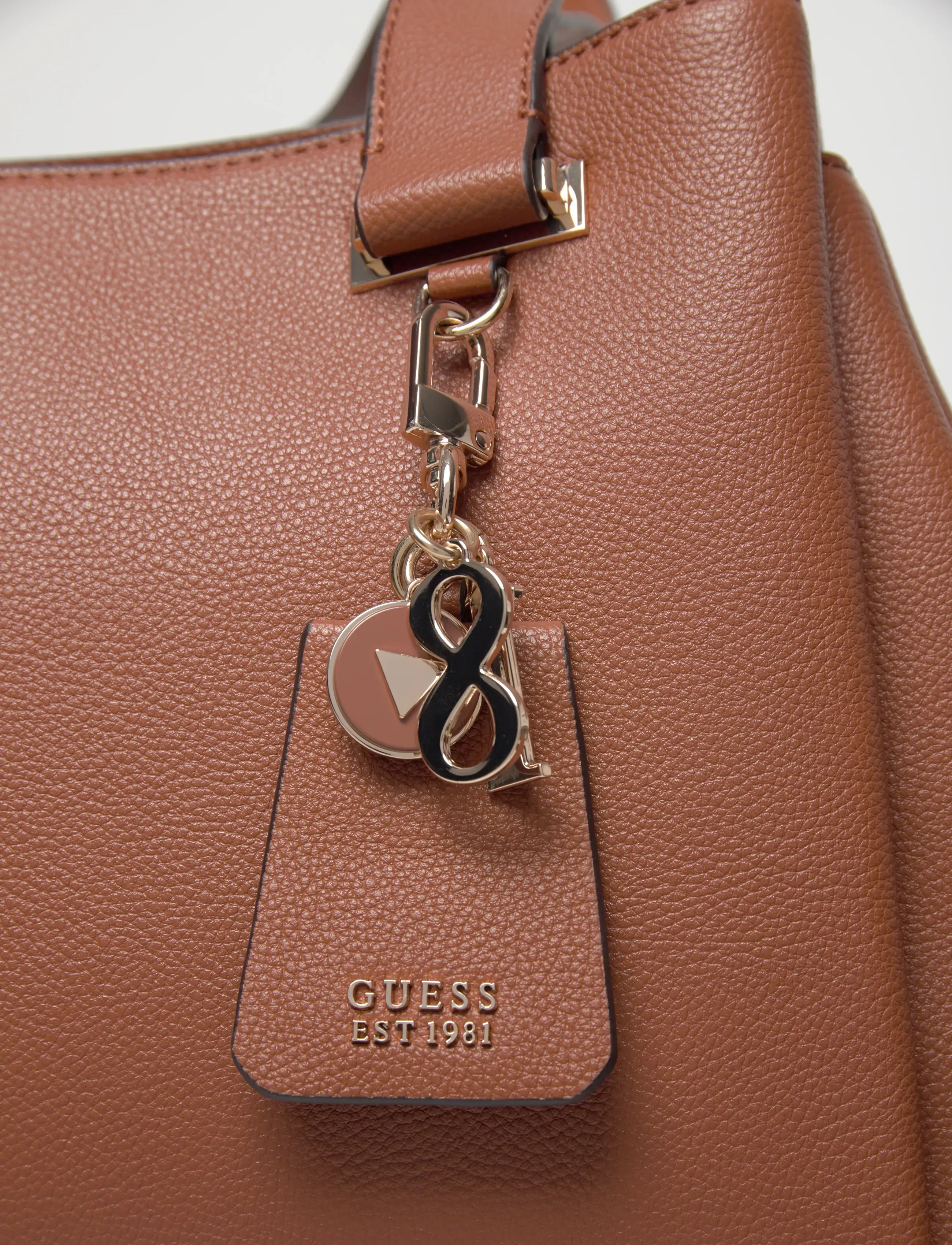 GUESS - EVIE GIRLFRIEND CARRYALL - ikdienas stils - cognac - 4