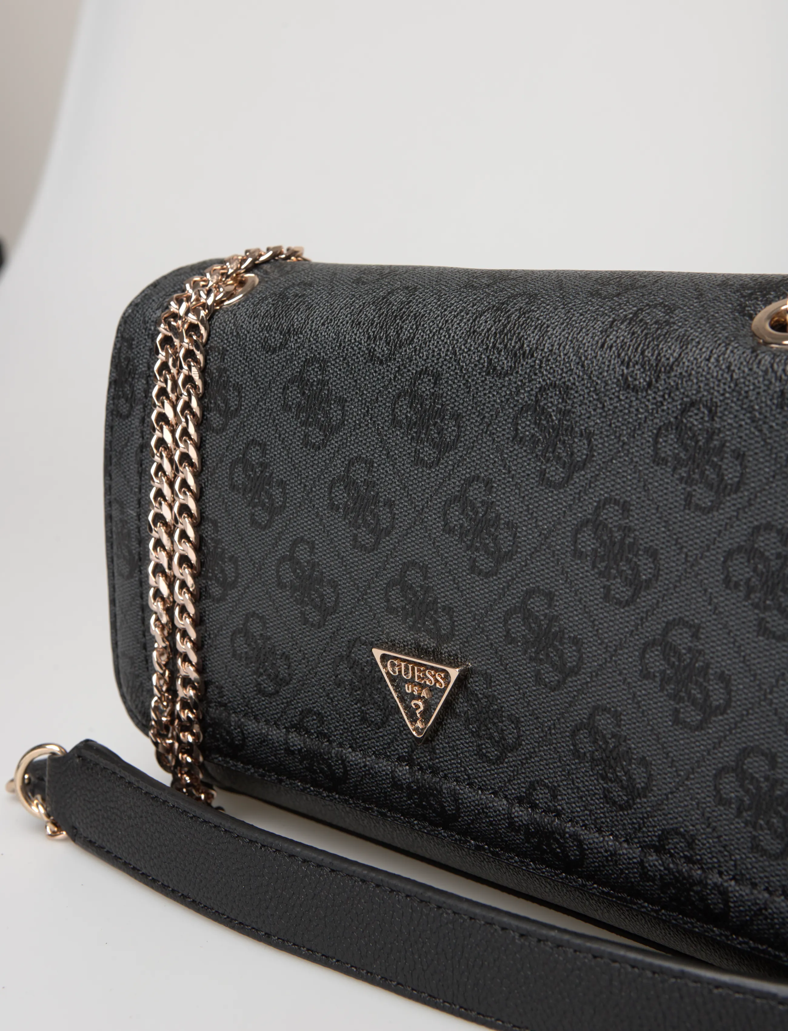 GUESS - NOELLE II CNVRTBLE XBODY FLAP - crossbody tassen - coal logo - 3