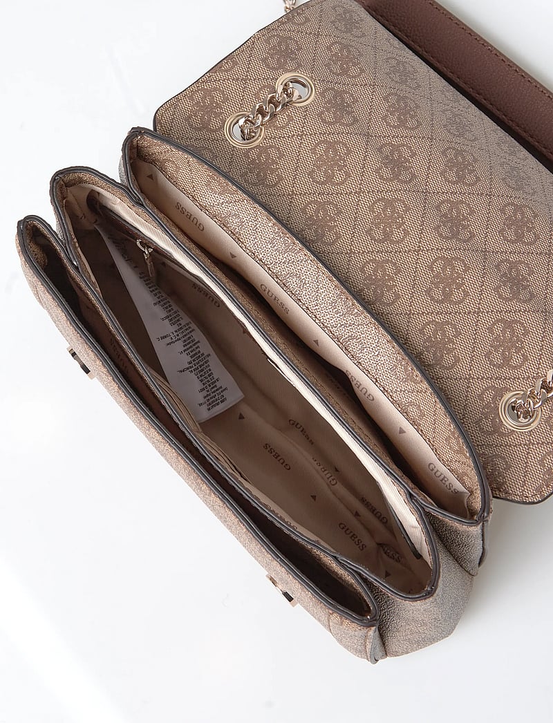 GUESS - NOELLE II CNVRTBLE XBODY FLAP - crossbody bags - latte logo/brown - 4