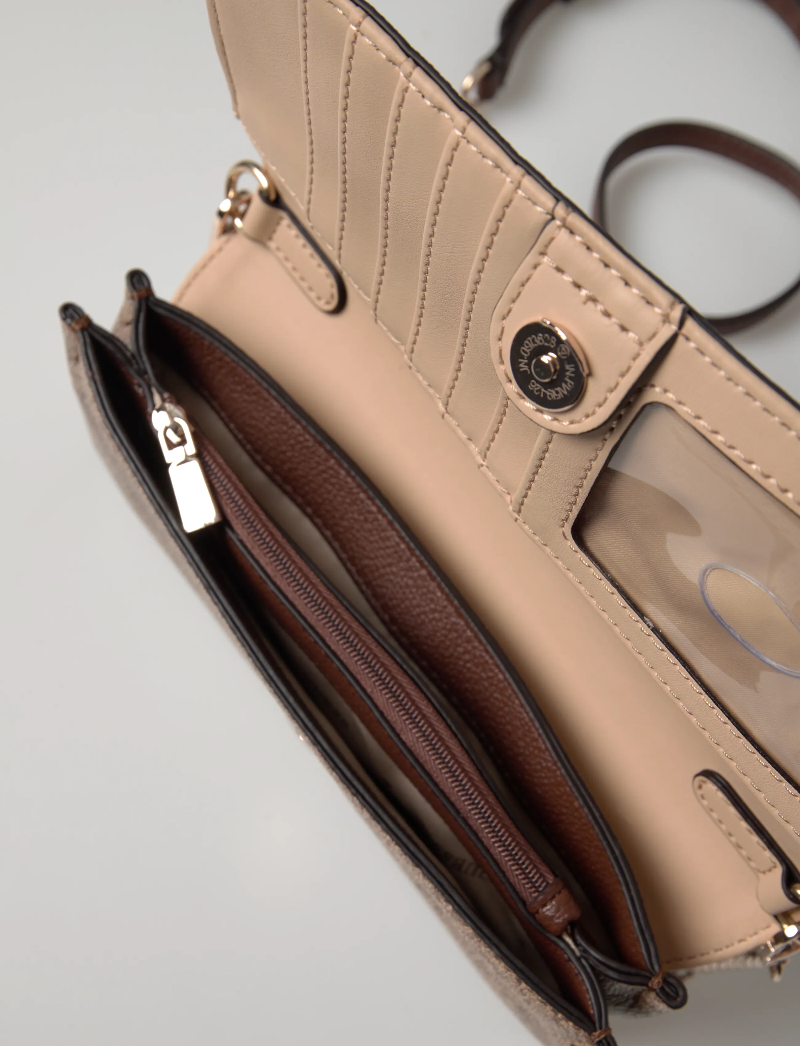 GUESS - NOELLE II XBODY FLAP ORGANIZER - crossbody bags - latte logo/brown - 4
