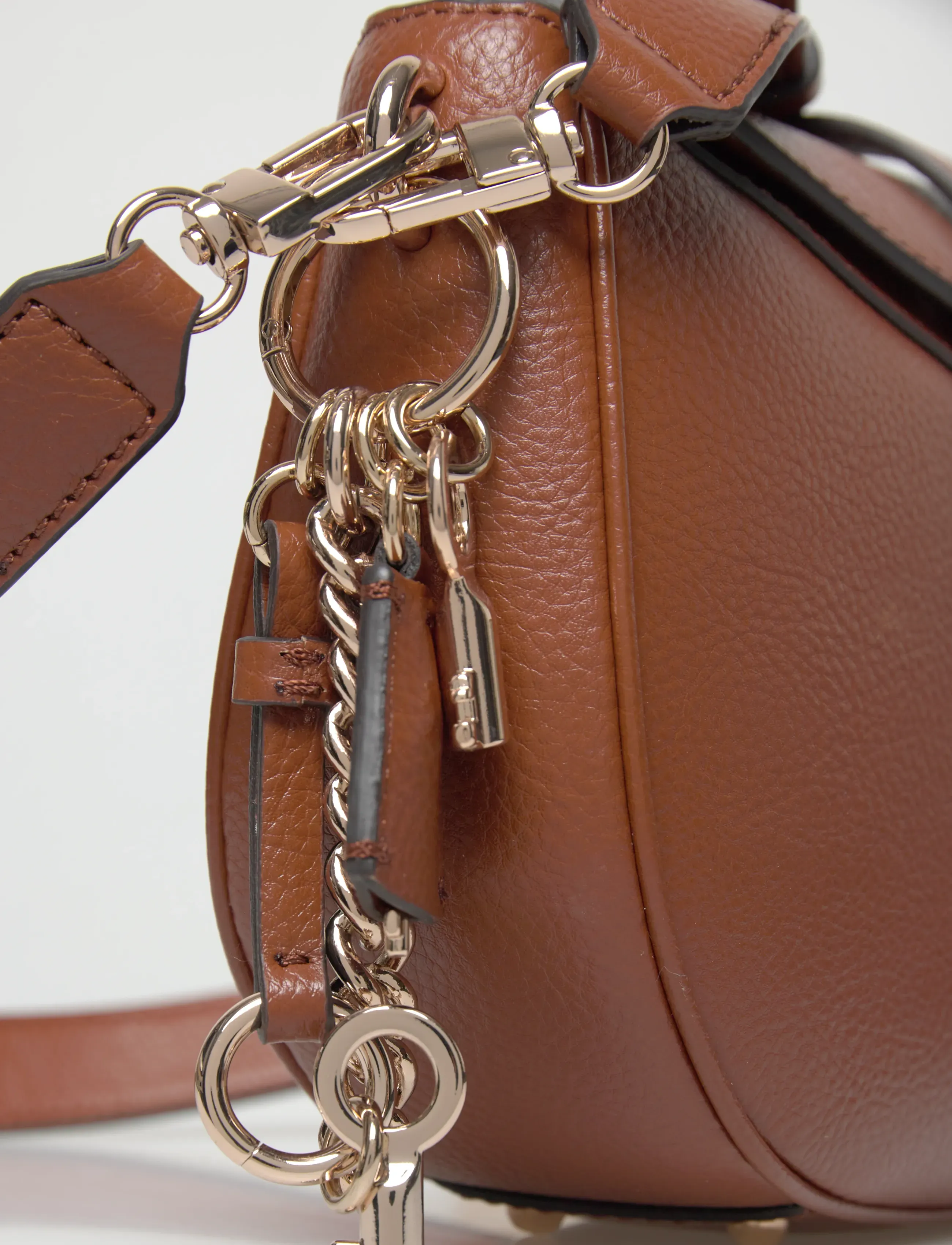 GUESS - BROOKE SHOULDER BAG - hverdags stil - cognac - 4