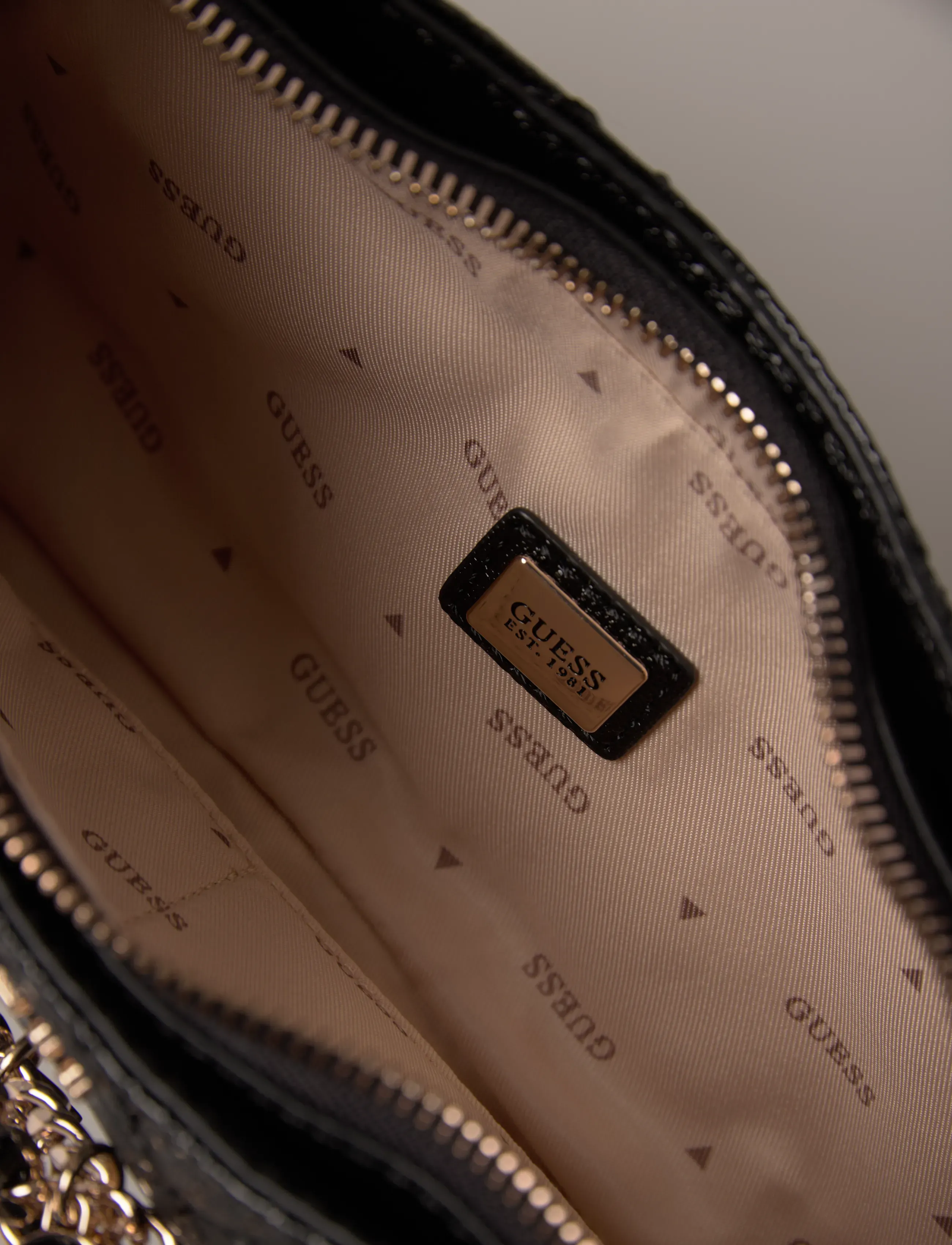 GUESS - LIBBY SHOULDER BAG - alltags-style - black - 5