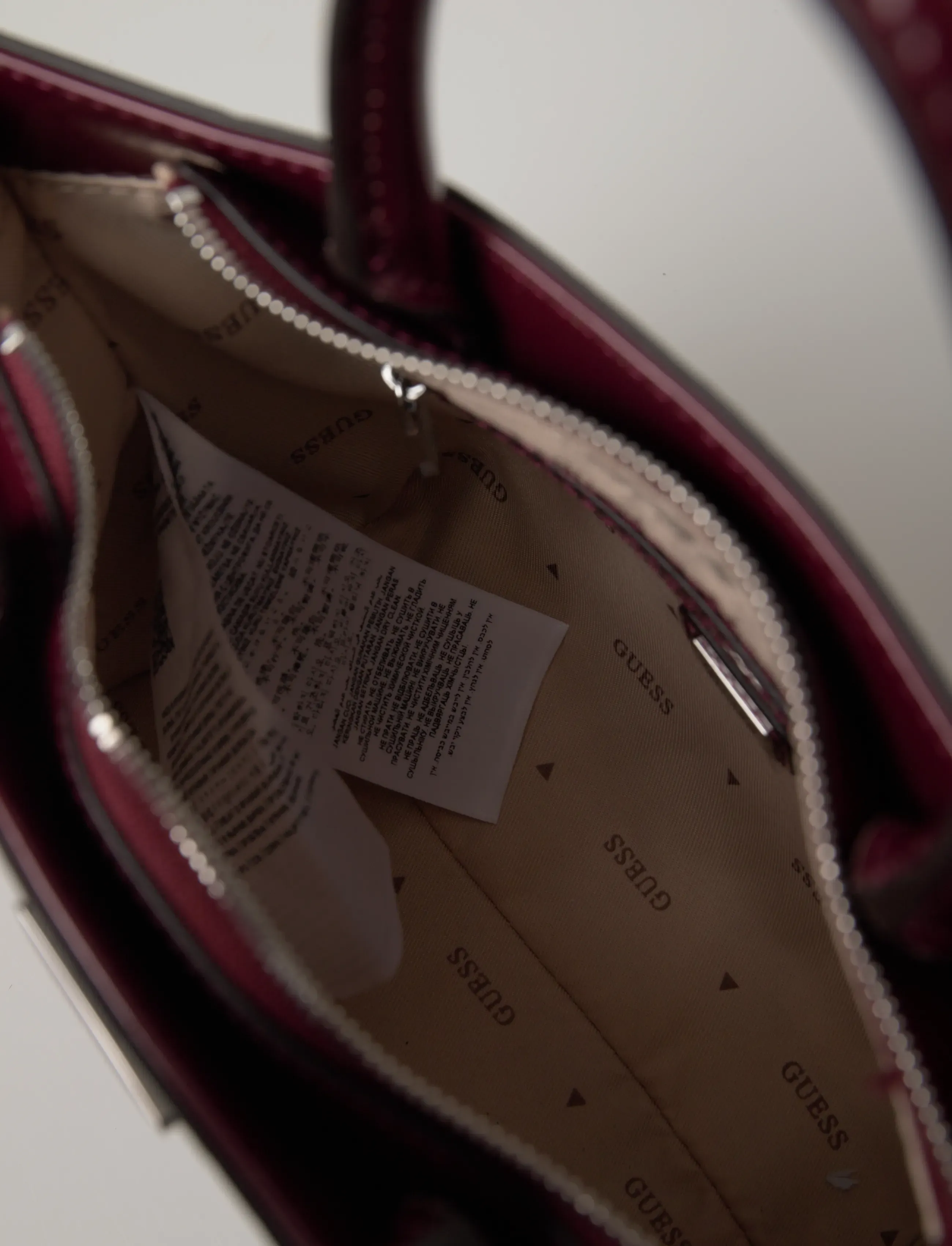 GUESS - ARNELA MINI TOTE - festtøj til outletpriser - burgundy - 5