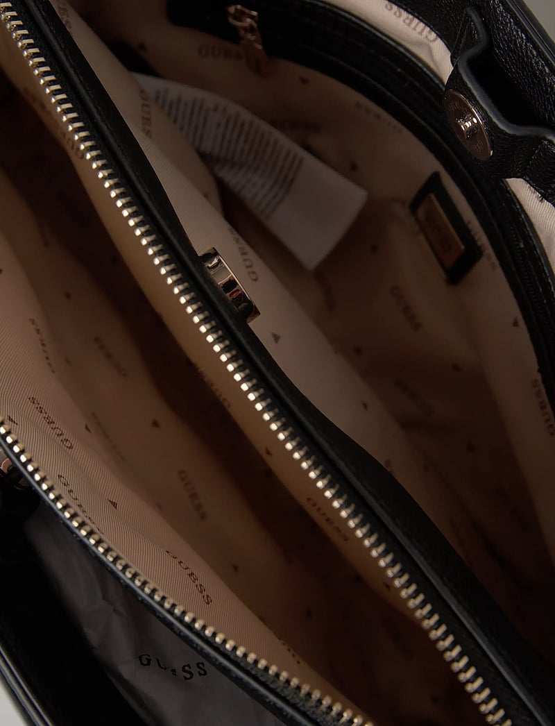 GUESS - KARNILLA LOGO GFRIEND SATHEL - særlige begivenheder - coal logo - 5