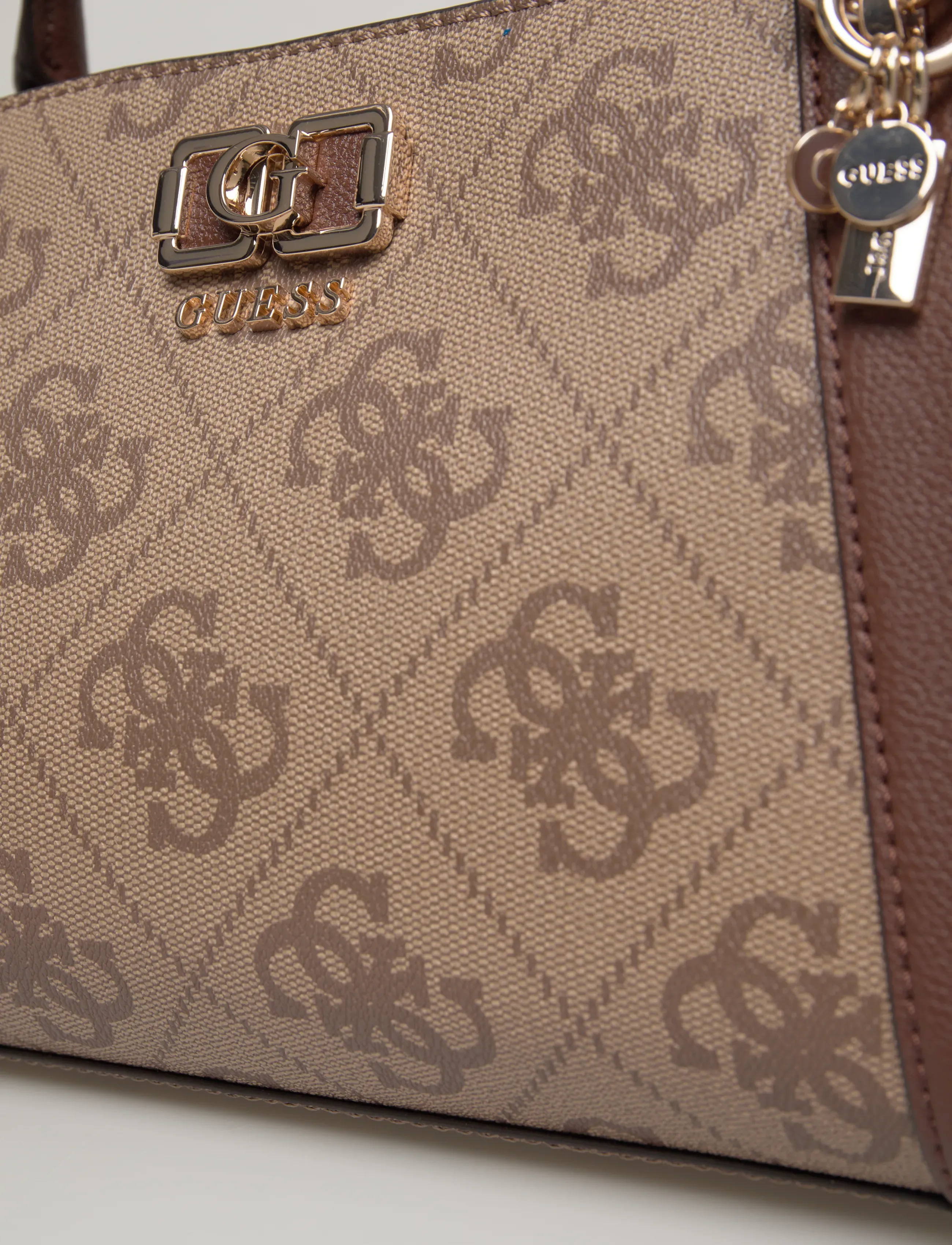 GUESS - KARNILLA LOGO GFRIEND SATHEL - latte logo/brown - 4