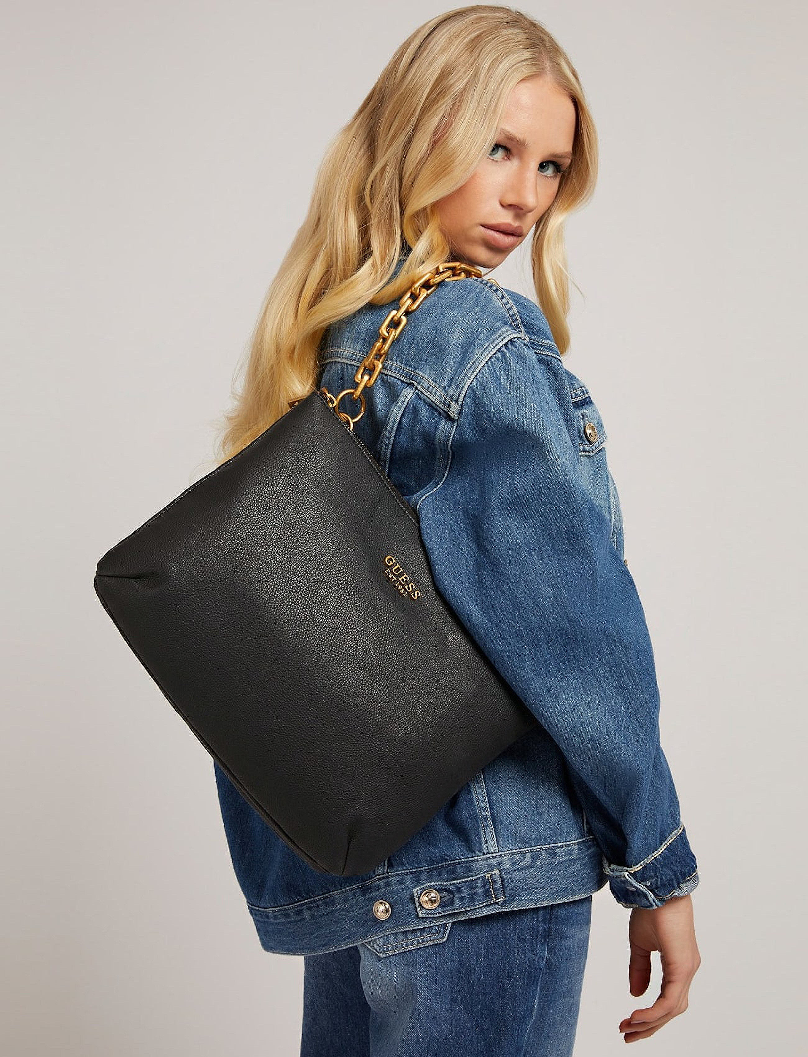 GUESS - TURIN STATUS SHOULDER BAG - black - 5