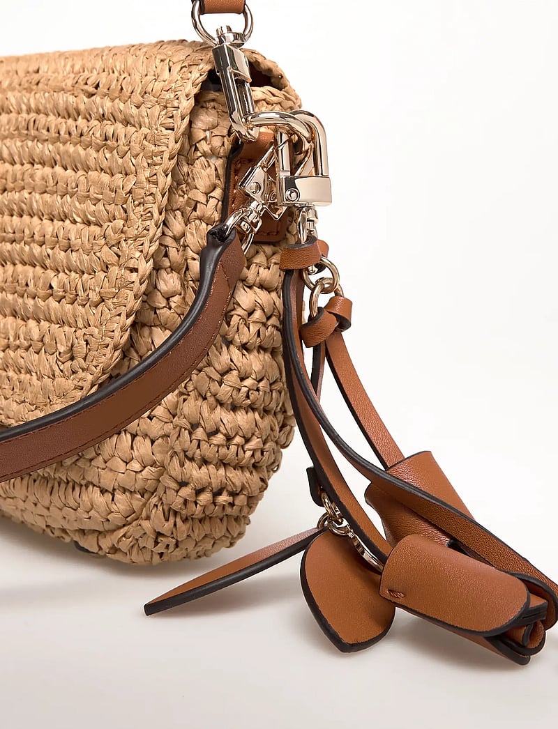 GUESS - OFELIA FLAP SHOULDER BAG - alltags-style - natural/cognac - 4