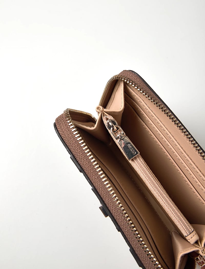 GUESS - ERENIA SLG MEDIUM ZIP AROUND - punge - latte logo - 3