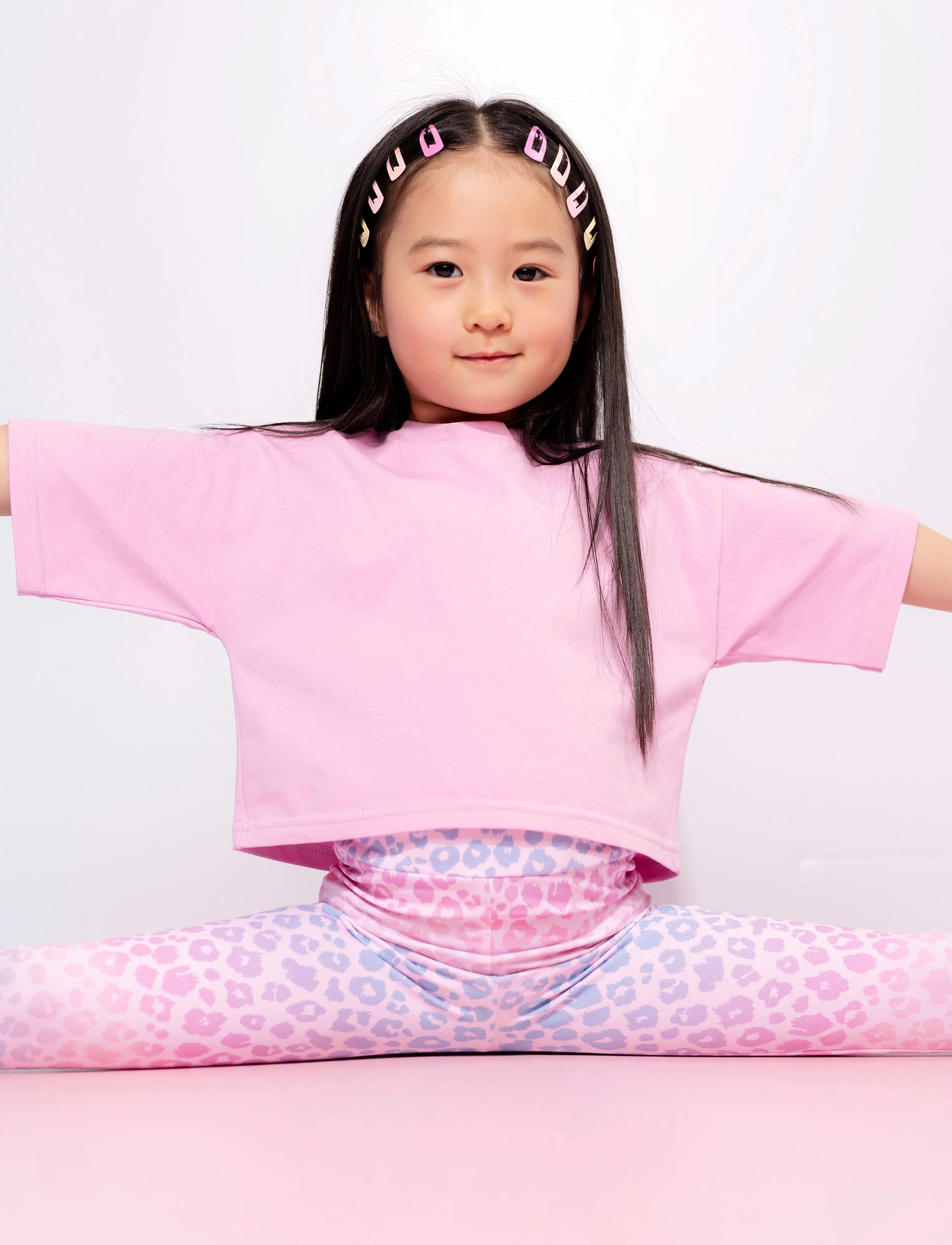 Gugguu - Cropped T-Shirt - kortärmade t-shirts - pink ball - 2