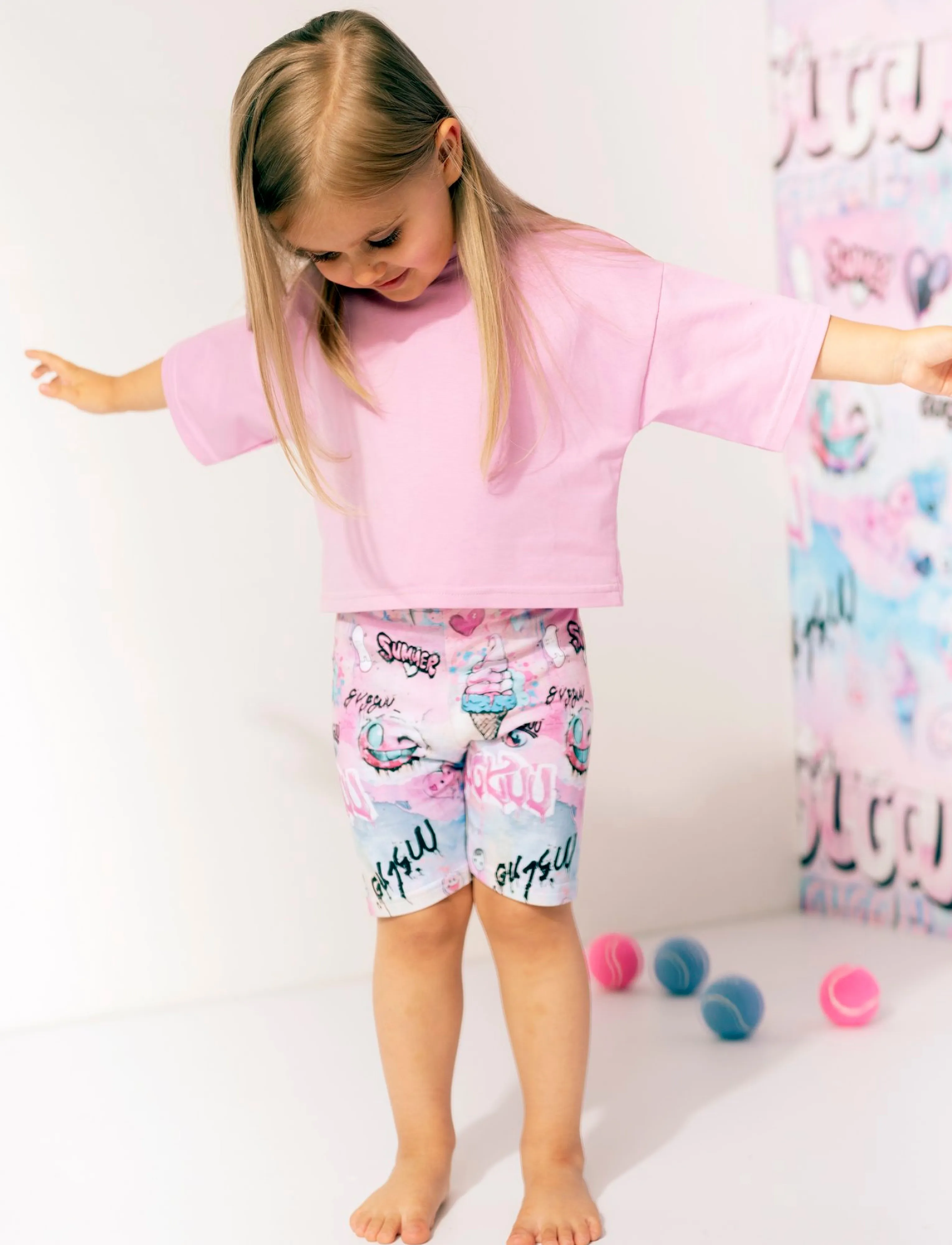 Gugguu Print Biker Shorts - Shorts - GRAFFITI / pink/rose