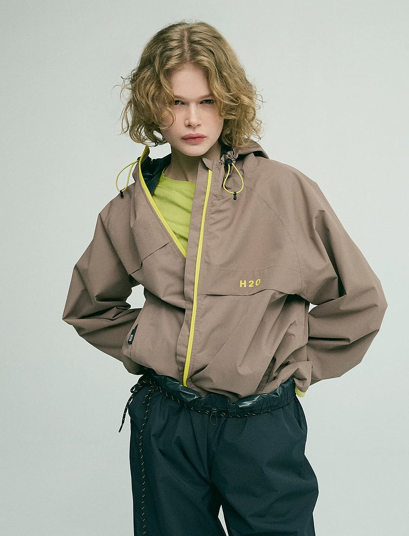 H2O - Rømø Festival LW Rain Jacket - pack - regnjakker - dusty oak/just yellow - 0