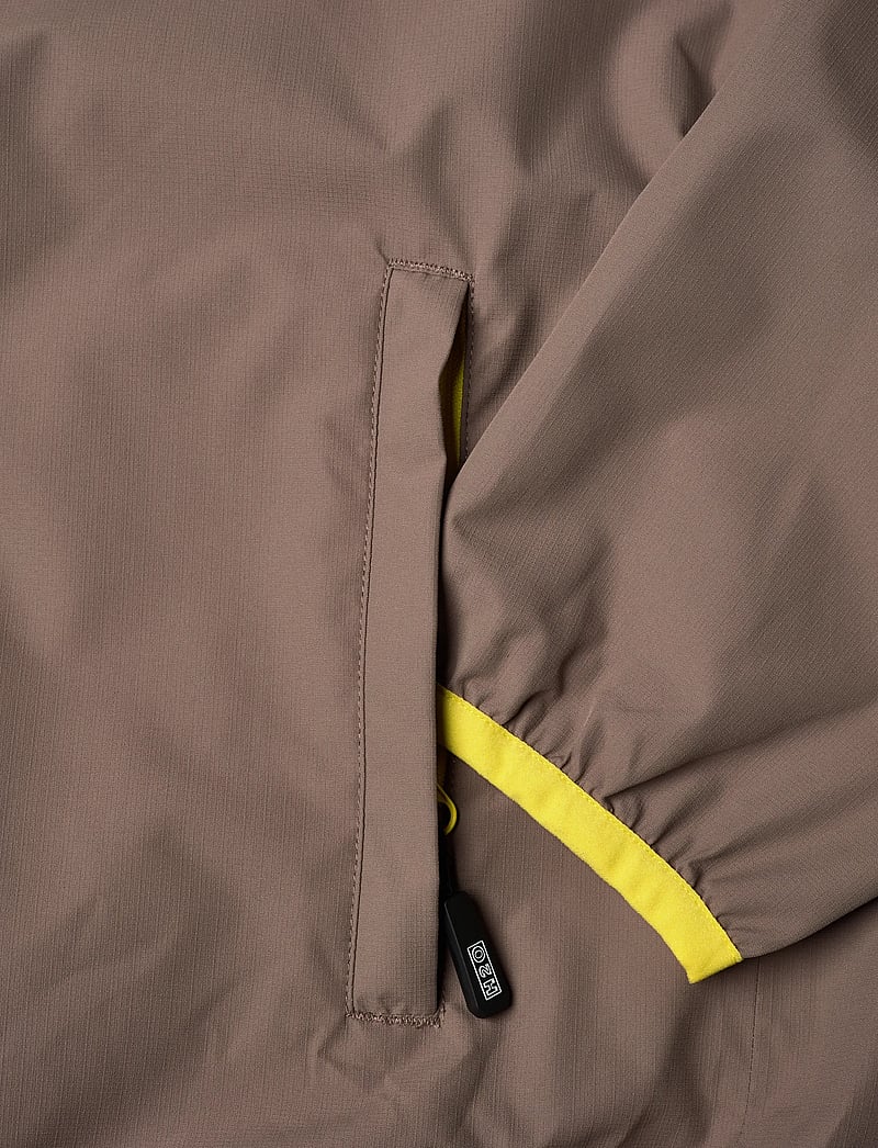 H2O - Rømø Festival LW Rain Jacket - pack - regnjakker - dusty oak/just yellow - 4
