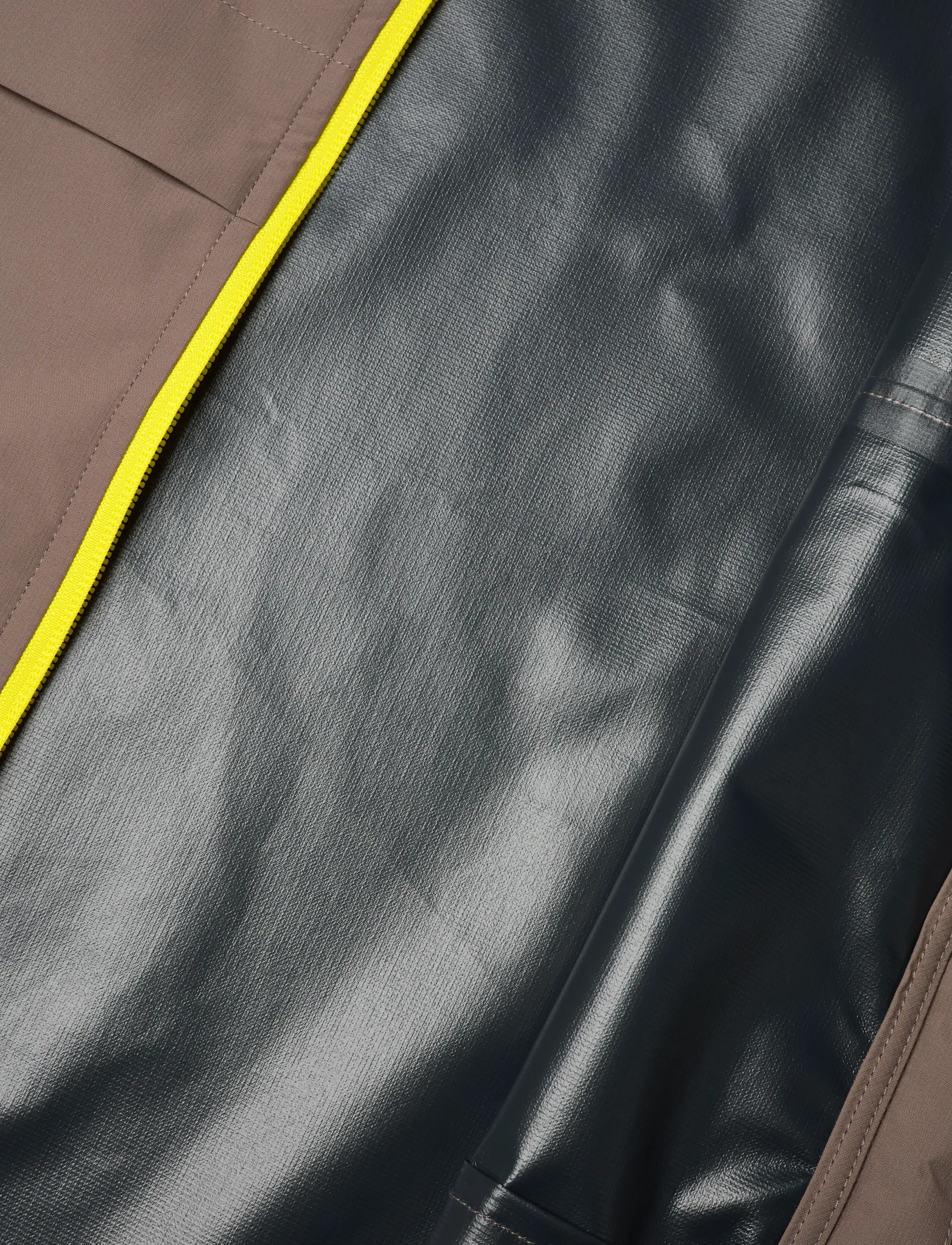 H2O - Rømø Festival LW Rain Jacket - pack - sadetakit - dusty oak/just yellow - 5