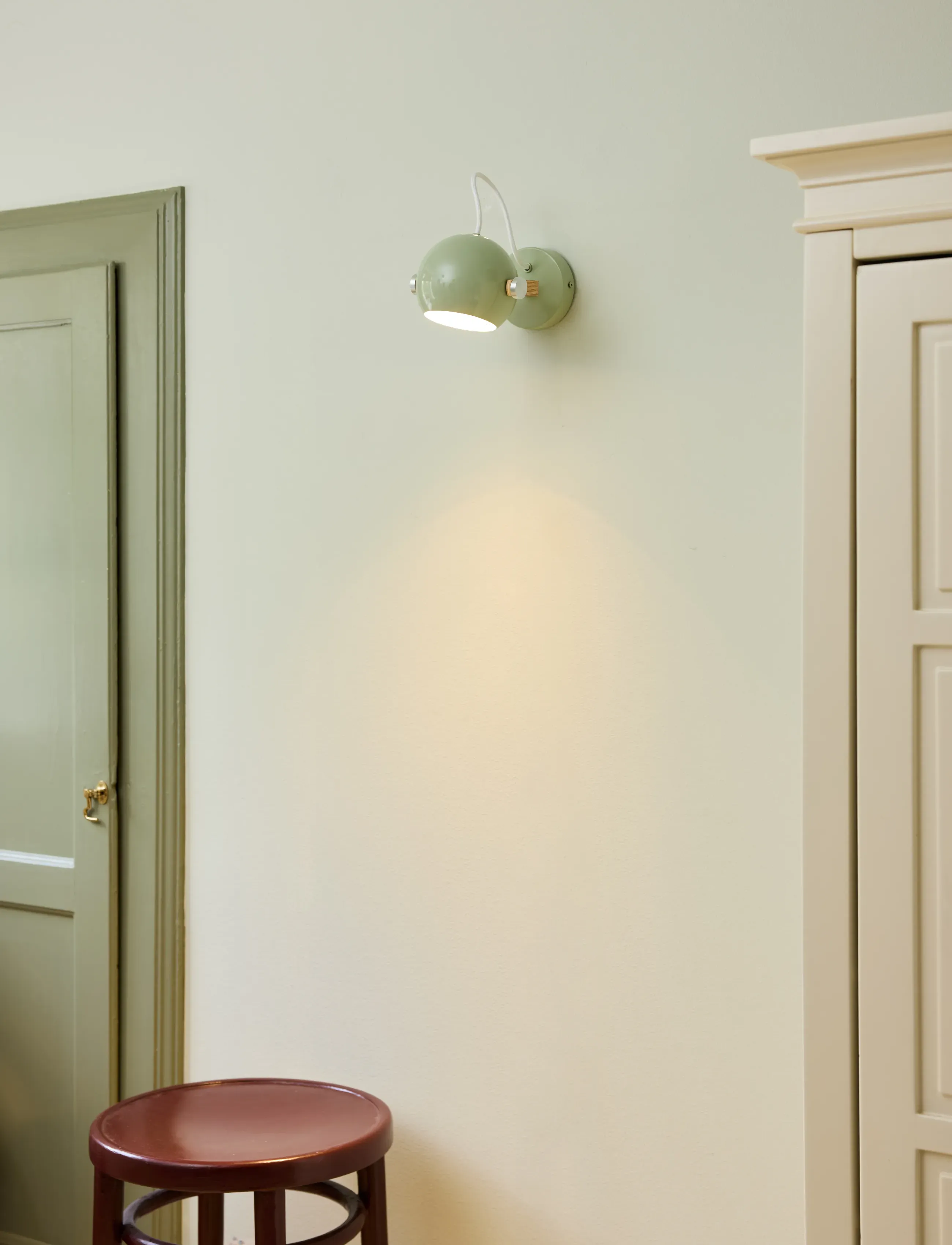 Halo Design - DC væglampe, Sage - glossy sage green - 0