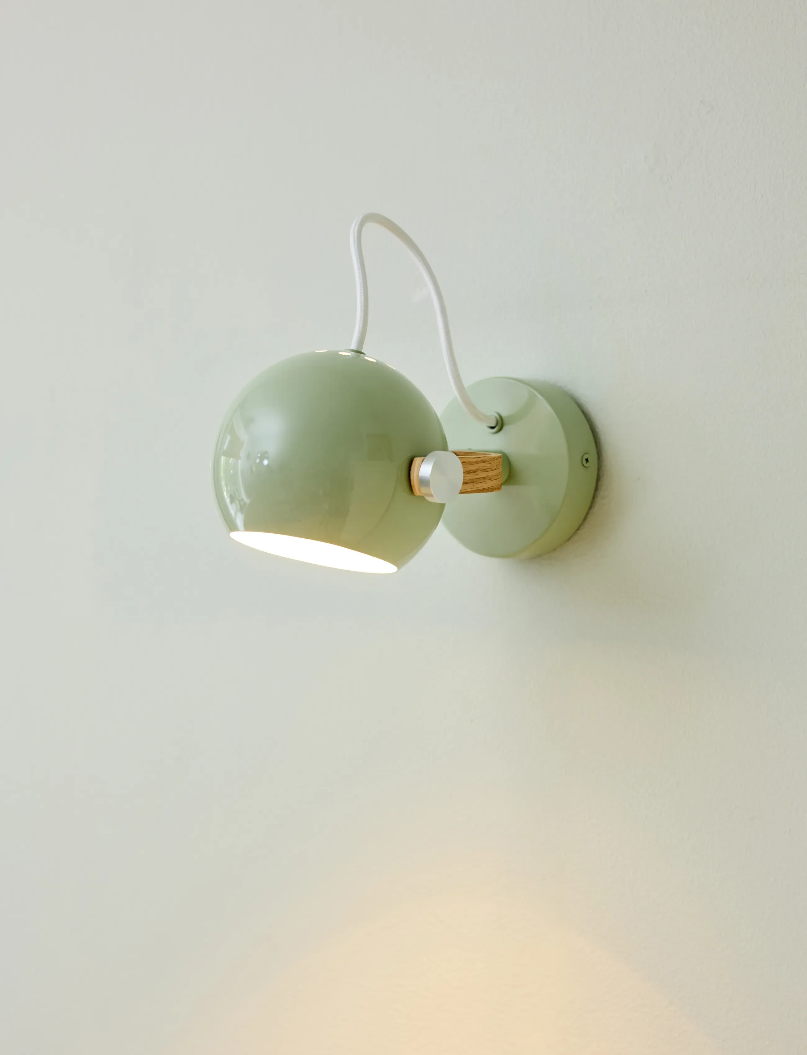 Halo Design - DC væglampe, Sage - glossy sage green - 3