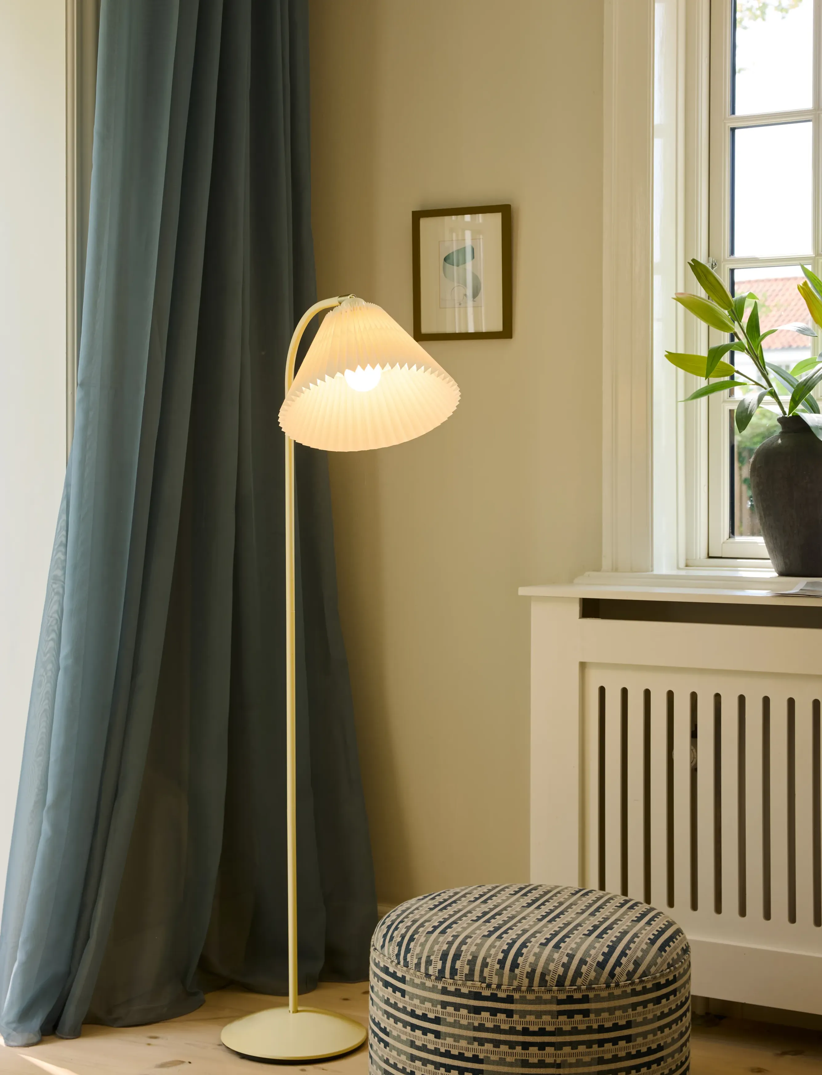 Halo Design - Medina Standerlampe Creme/Yellow - golvlampor - cream - 0