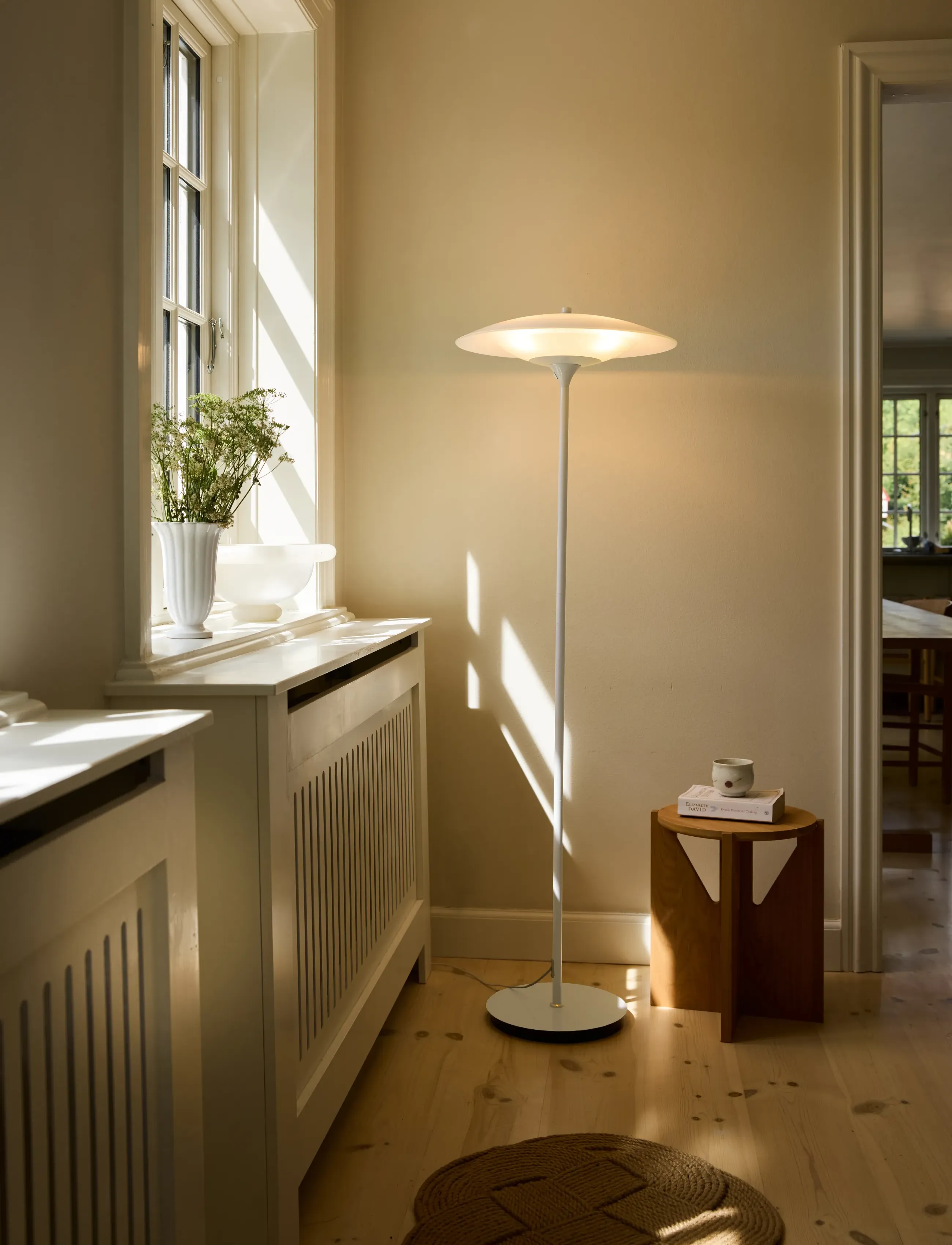 Halo Design - Baroni gulv Ø46 Creme - põrandalambid - glossy cream - 0