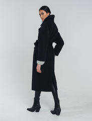 hálo - KAAMOS long coat - pitkät talvitakit - black - 4