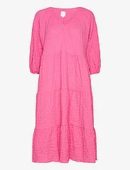 hálo - KAJO crinkled midi dress - feestelijke kleding voor outlet-prijzen - pink - 0