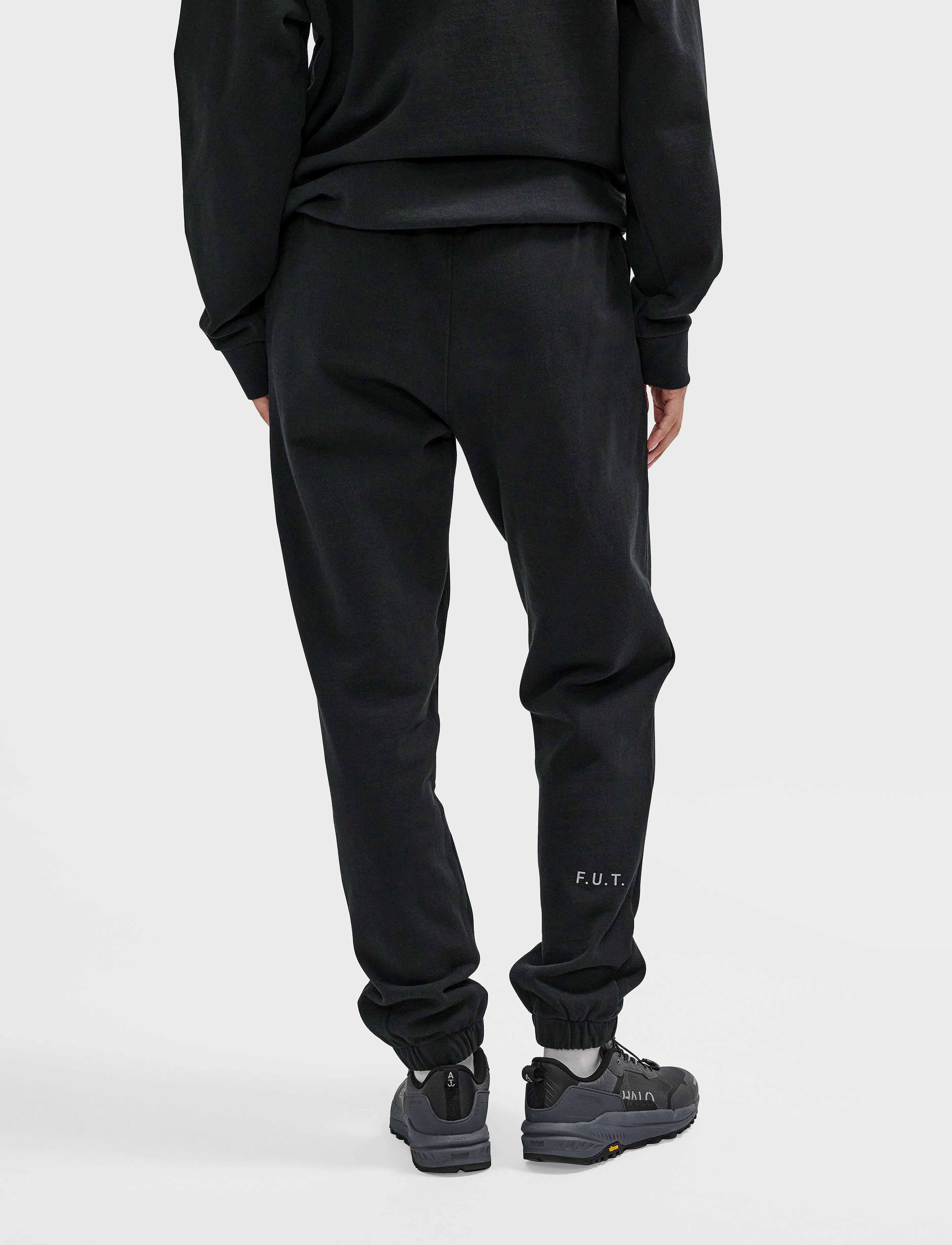 HALO - HALO ESSENTIAL SWEATPANTS - treninginės kelnės - black - 4
